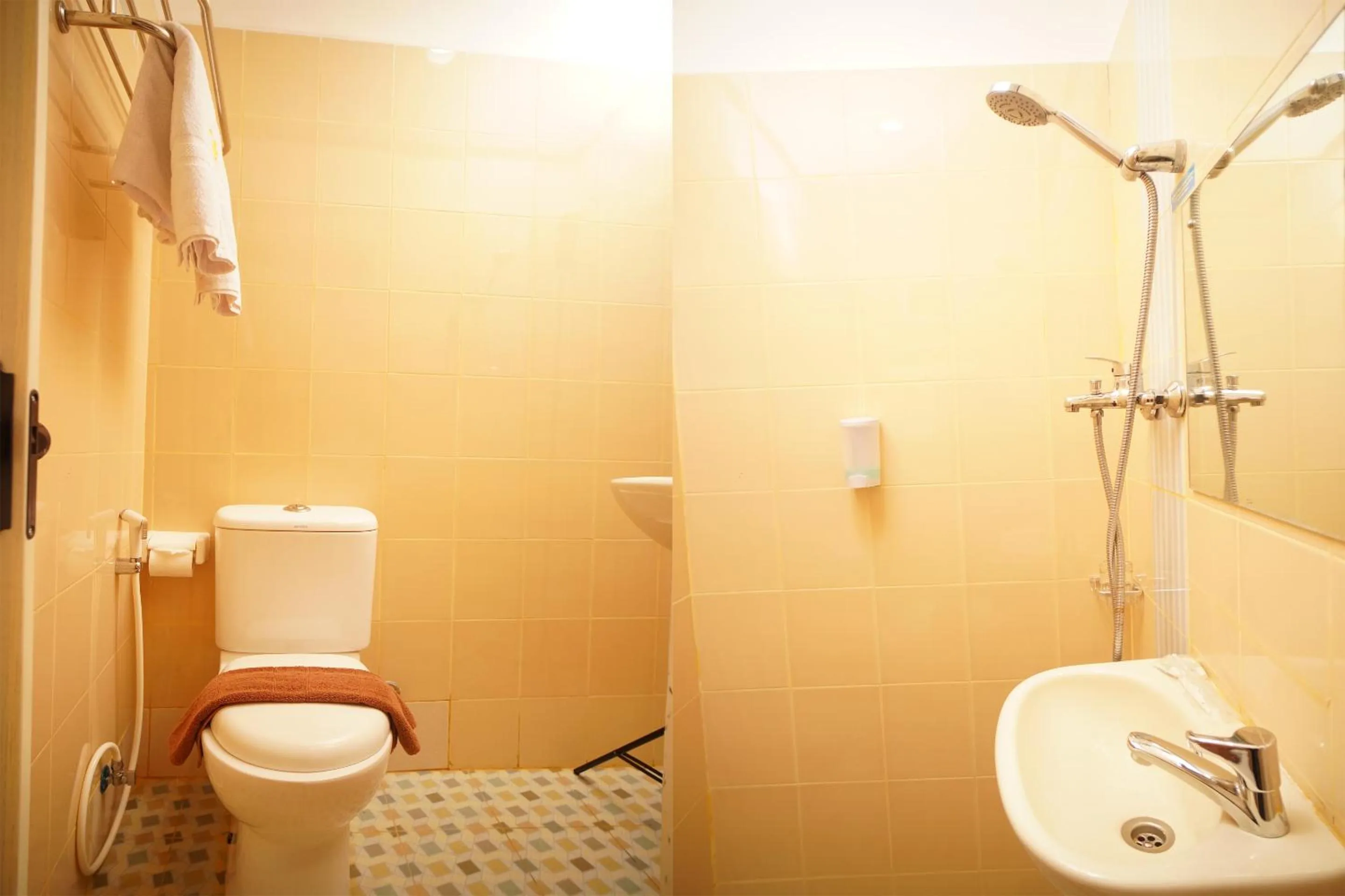 Bathroom in OYO 147 Hotel Winer