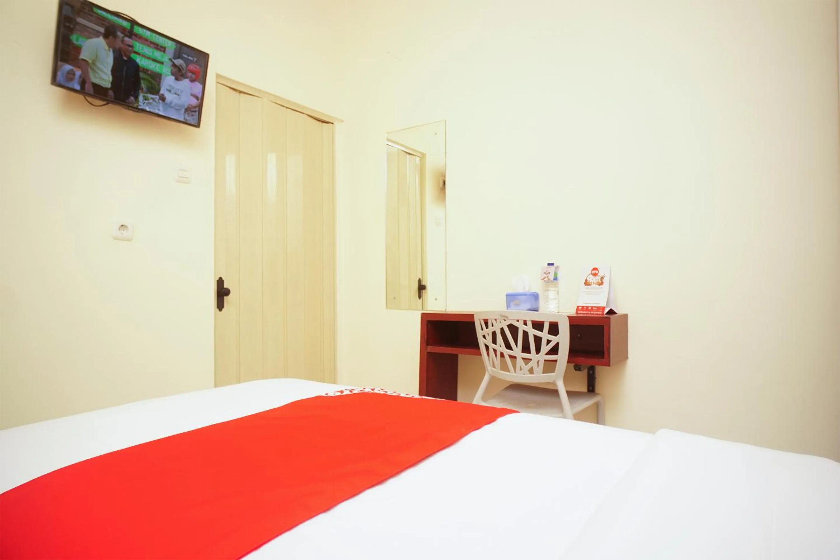 Bed in OYO 147 Hotel Winer