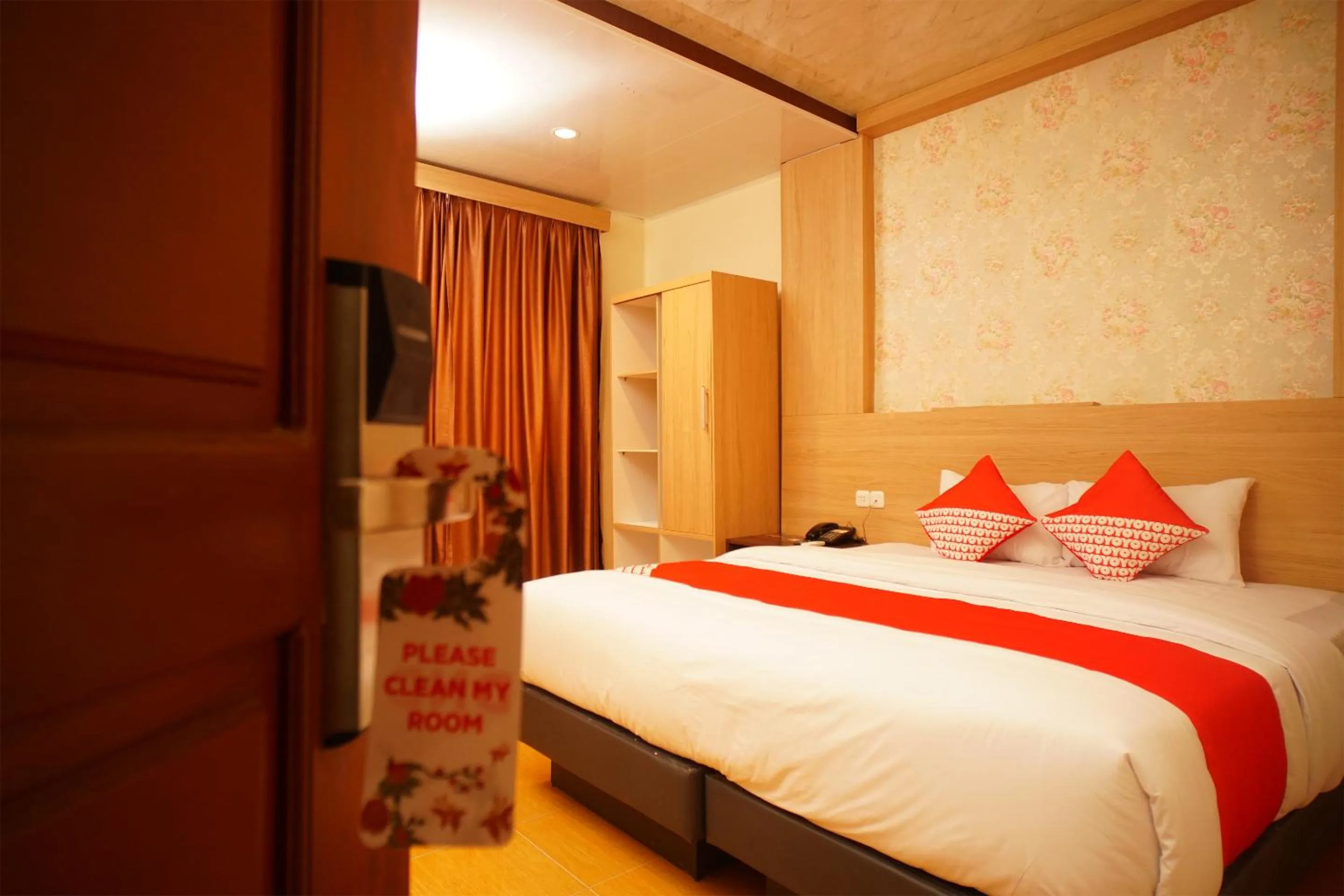 Bedroom in OYO 147 Hotel Winer