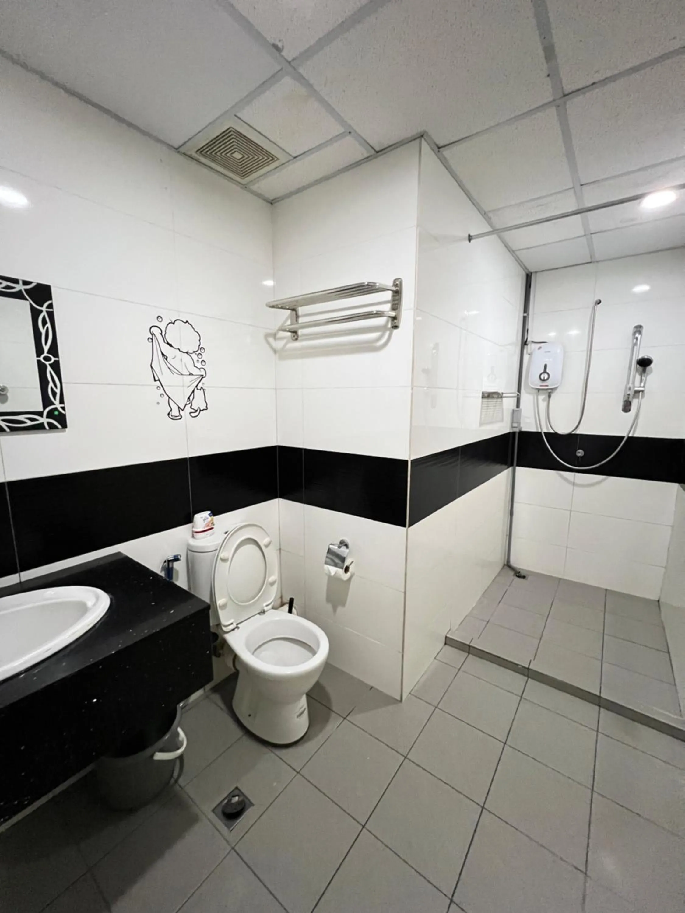 Bathroom in Mansion One by Sky Hive