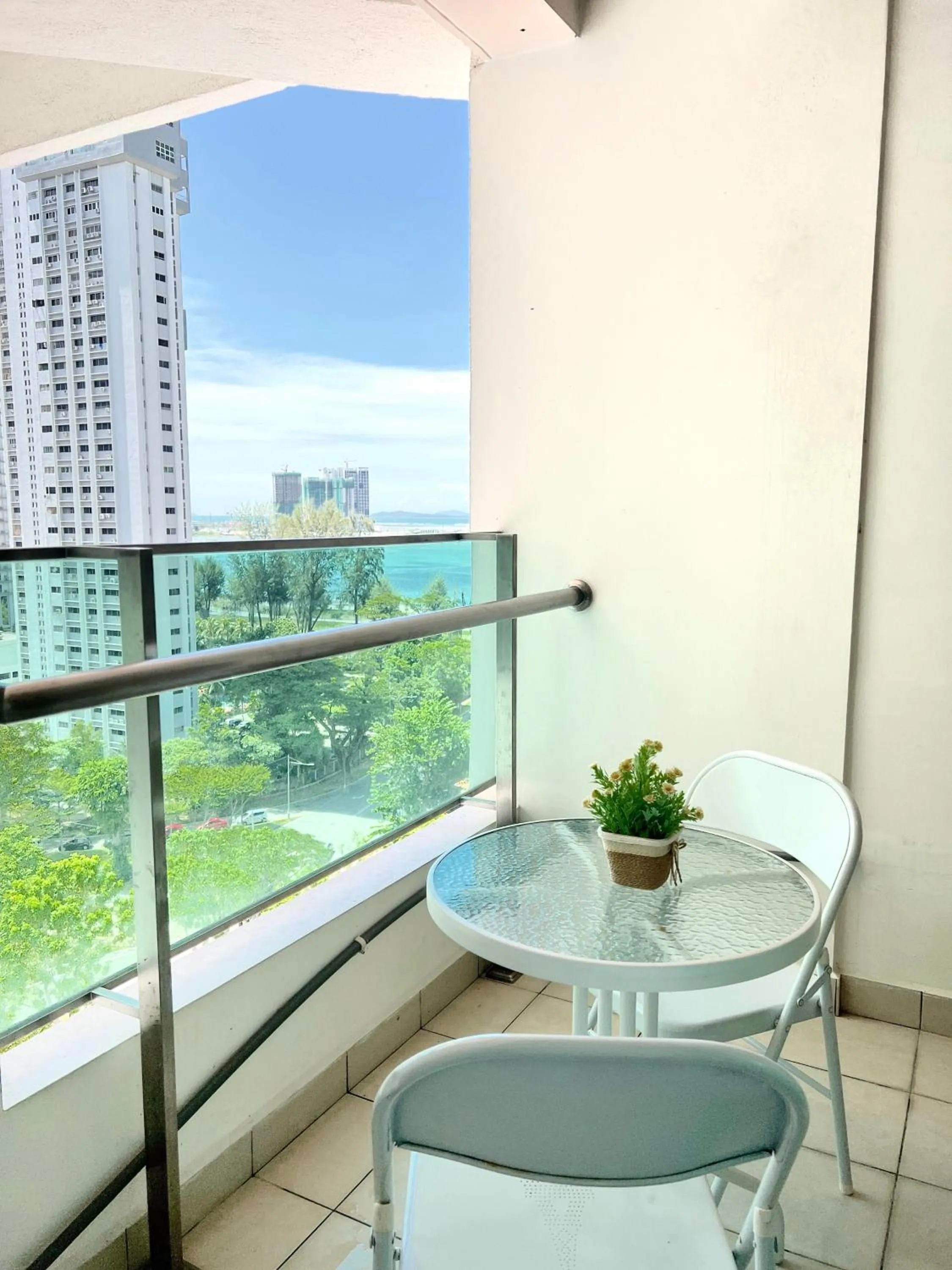 Balcony/Terrace in Mansion One by Sky Hive