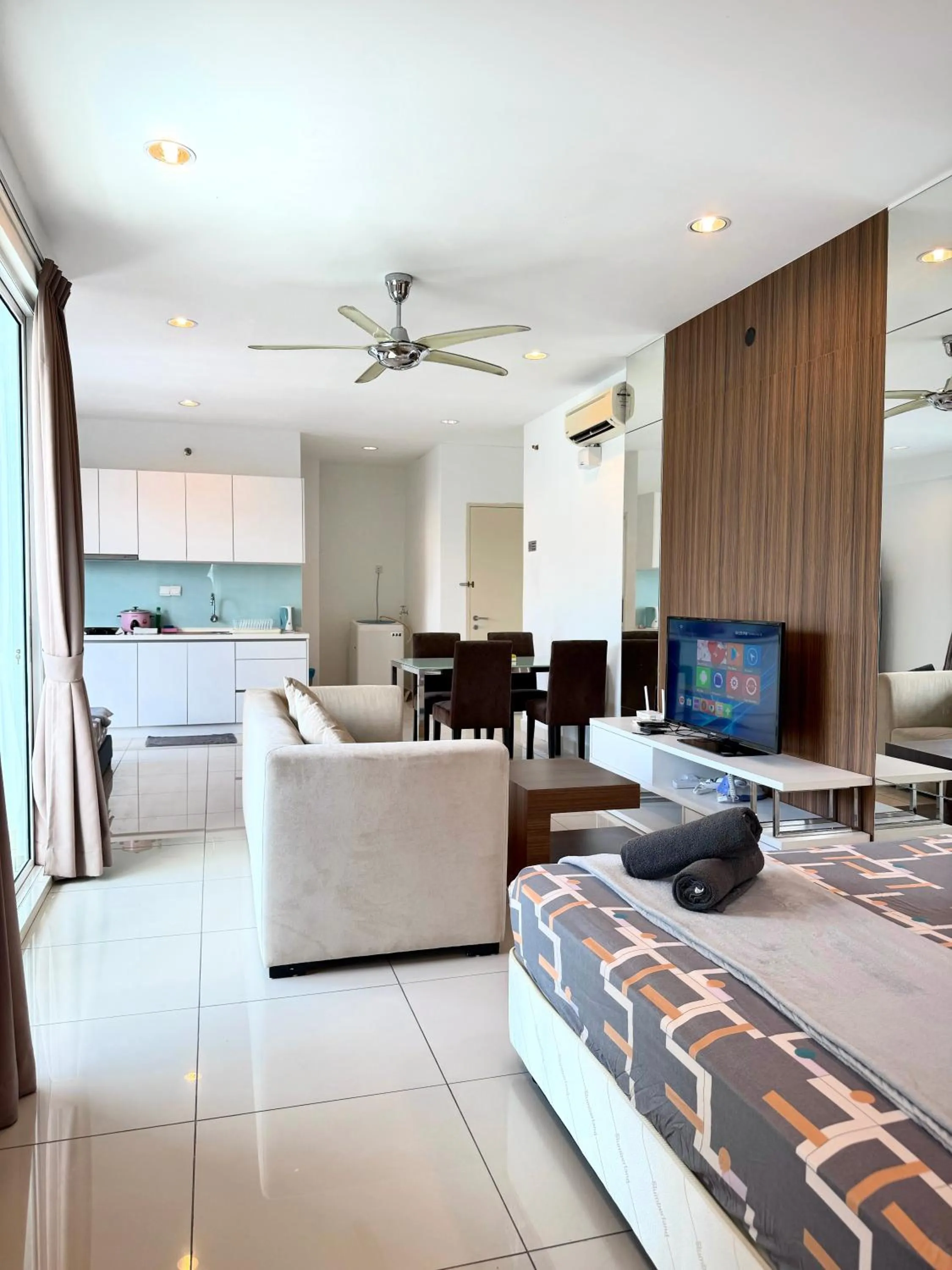 TV and multimedia in Mansion One by Sky Hive