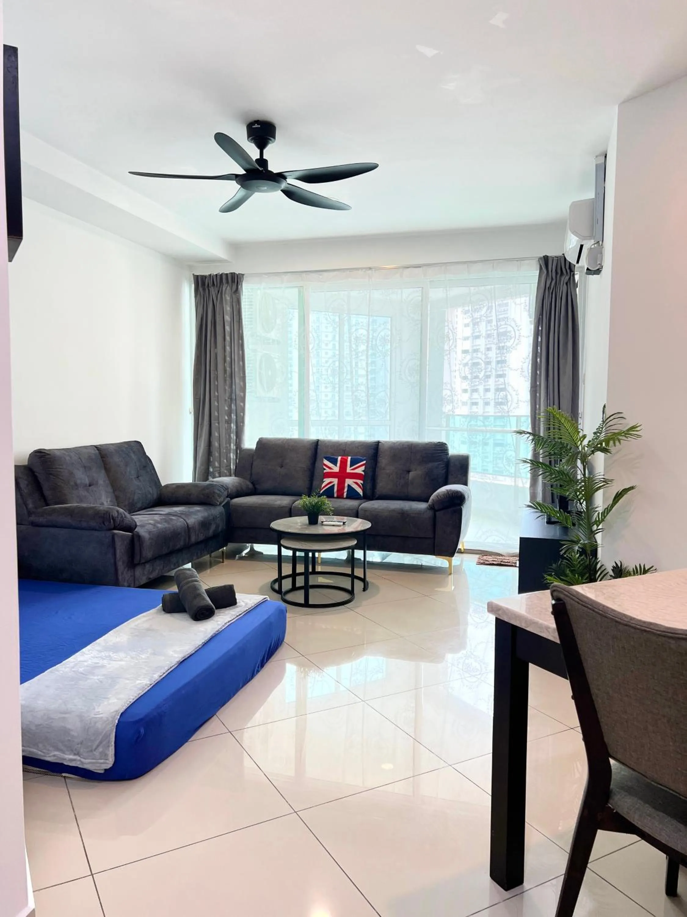 Living room in Mansion One by Sky Hive