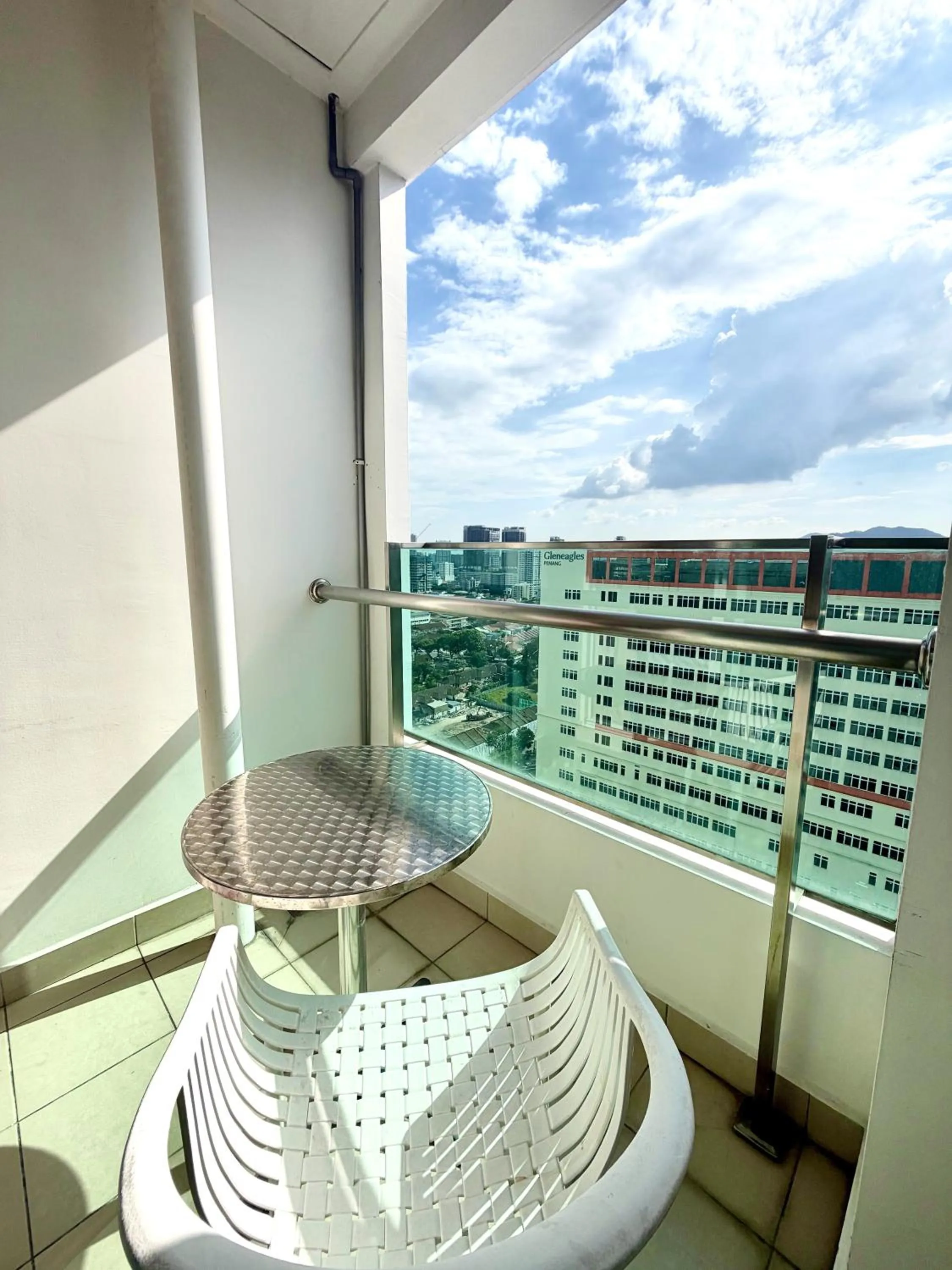 Balcony/Terrace in Mansion One by Sky Hive