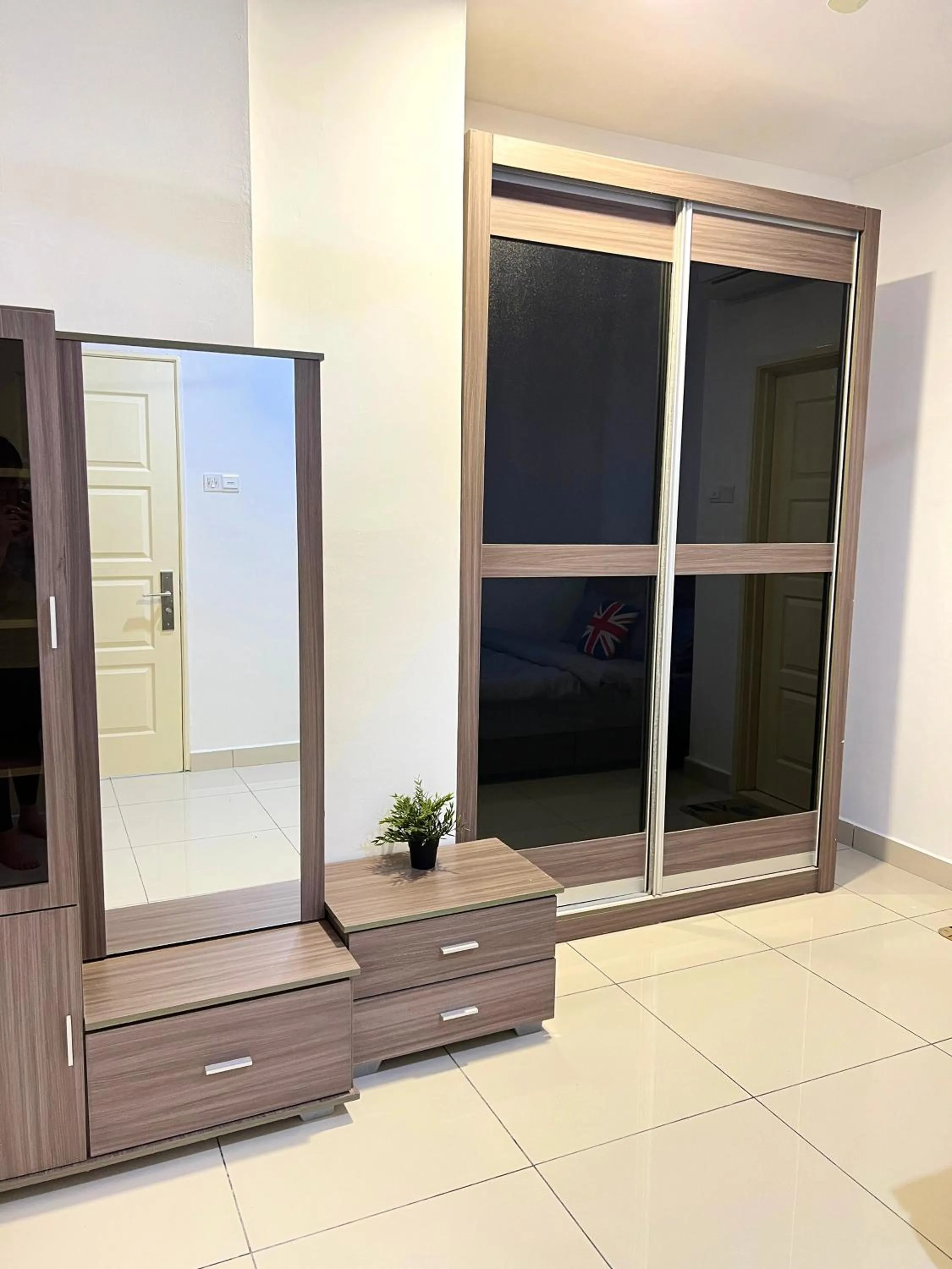 wardrobe in Mansion One by Sky Hive