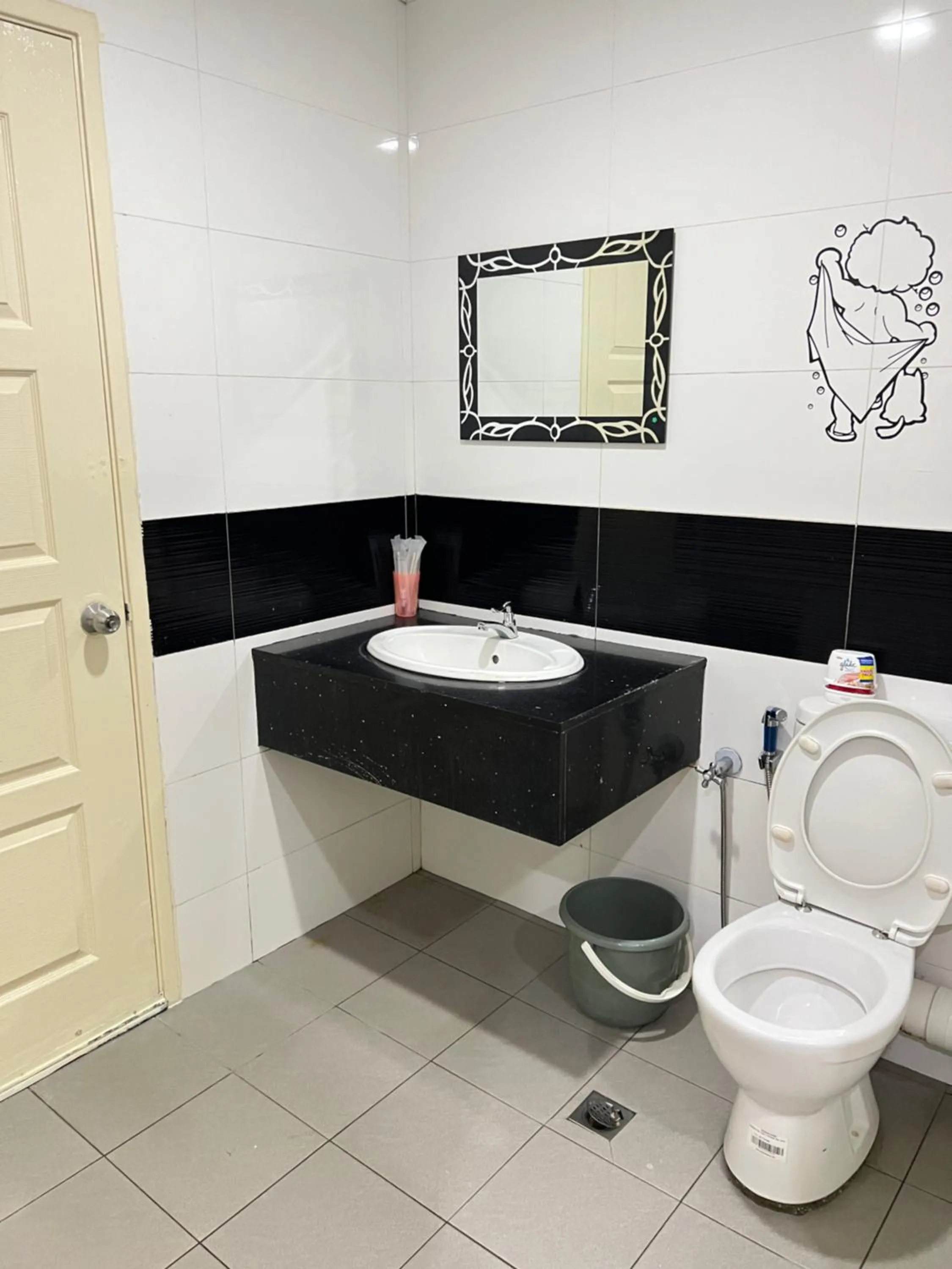 Bathroom in Mansion One by Sky Hive