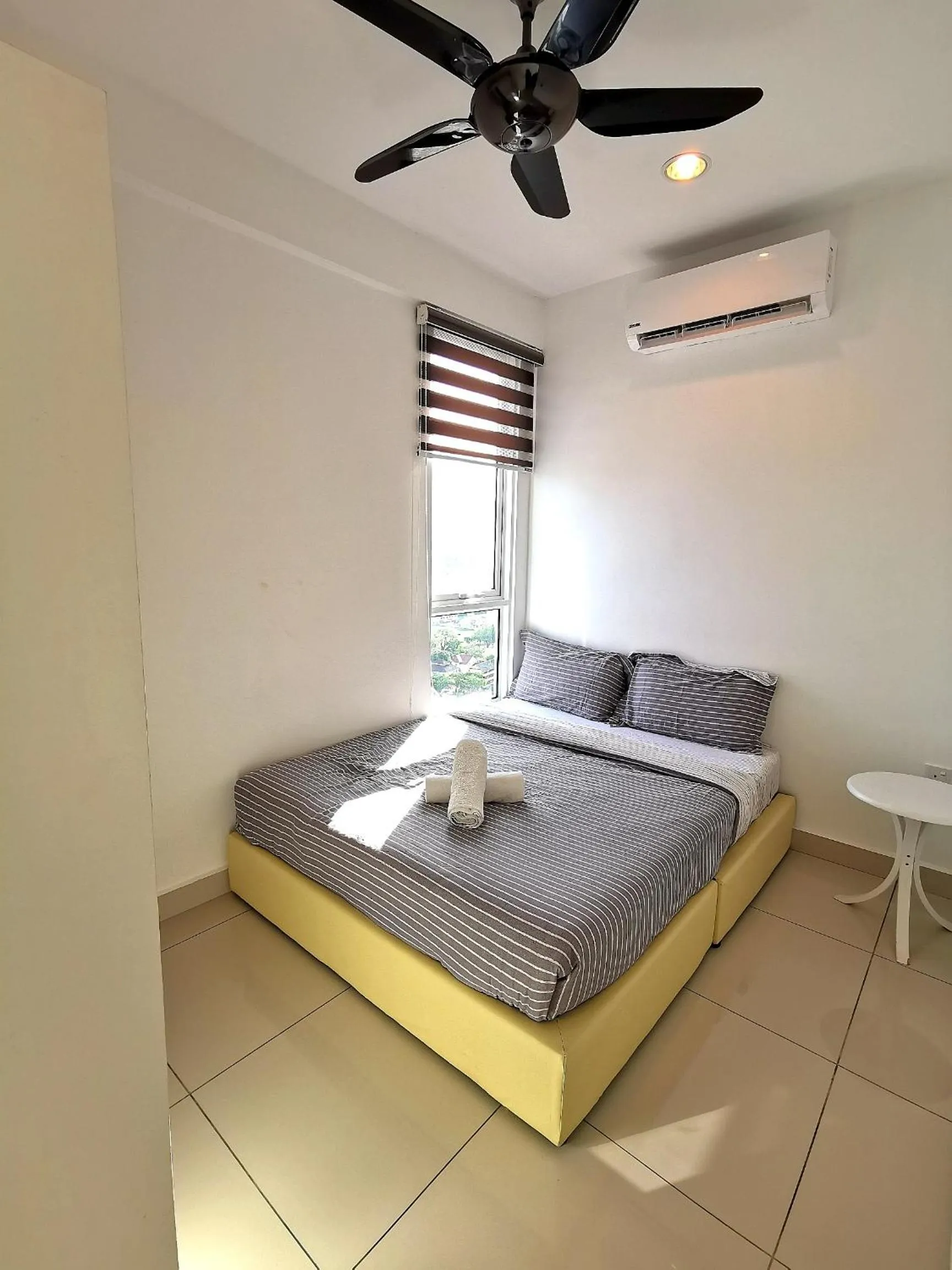 Photo of the whole room, Bed in Mansion One by Sky Hive