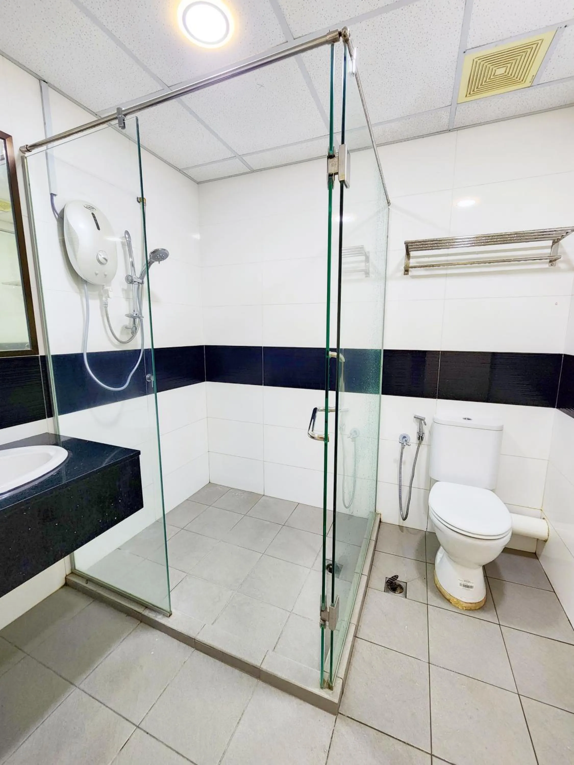 Shower in Mansion One by Sky Hive