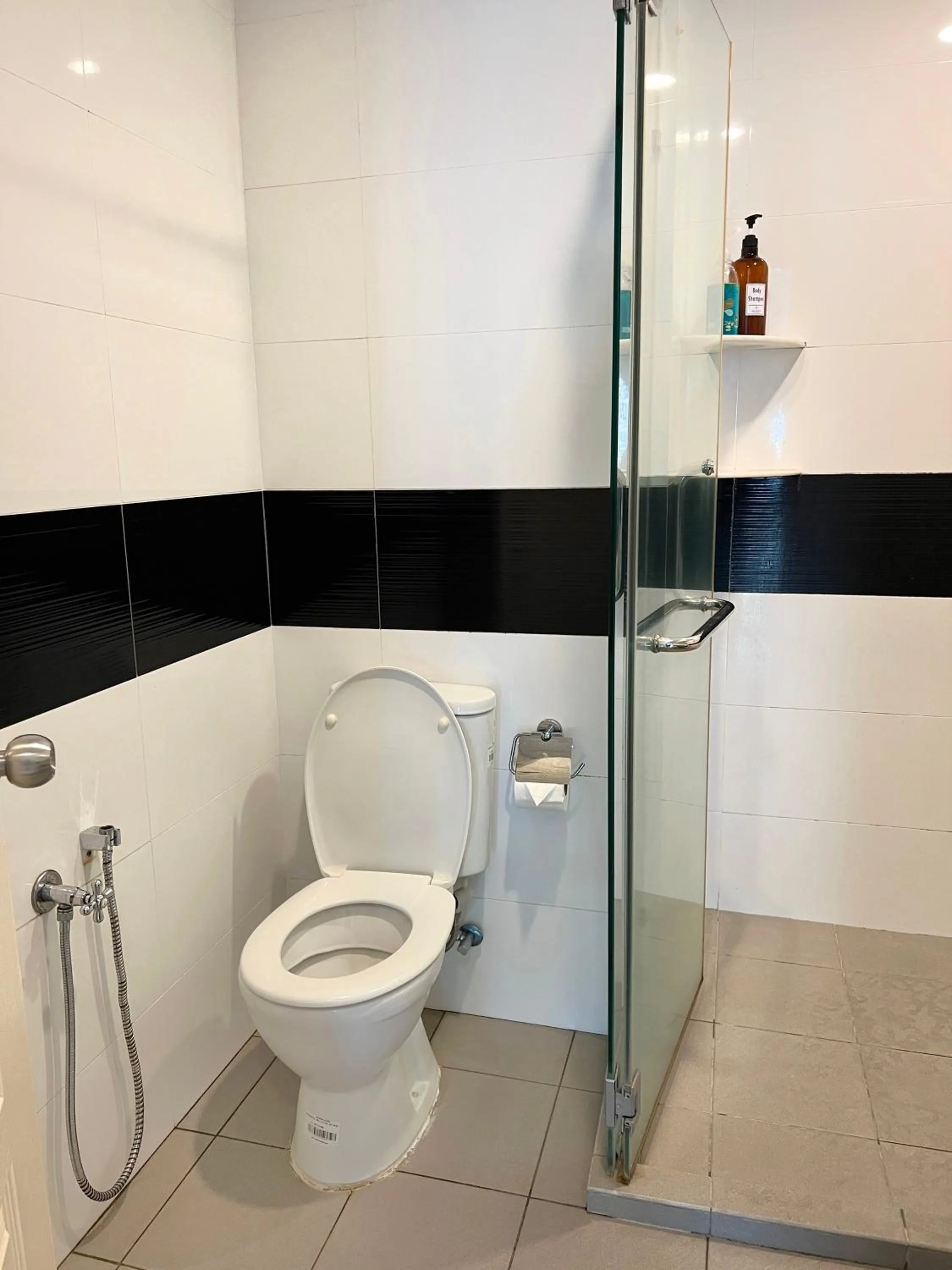 Bathroom in Mansion One by Sky Hive