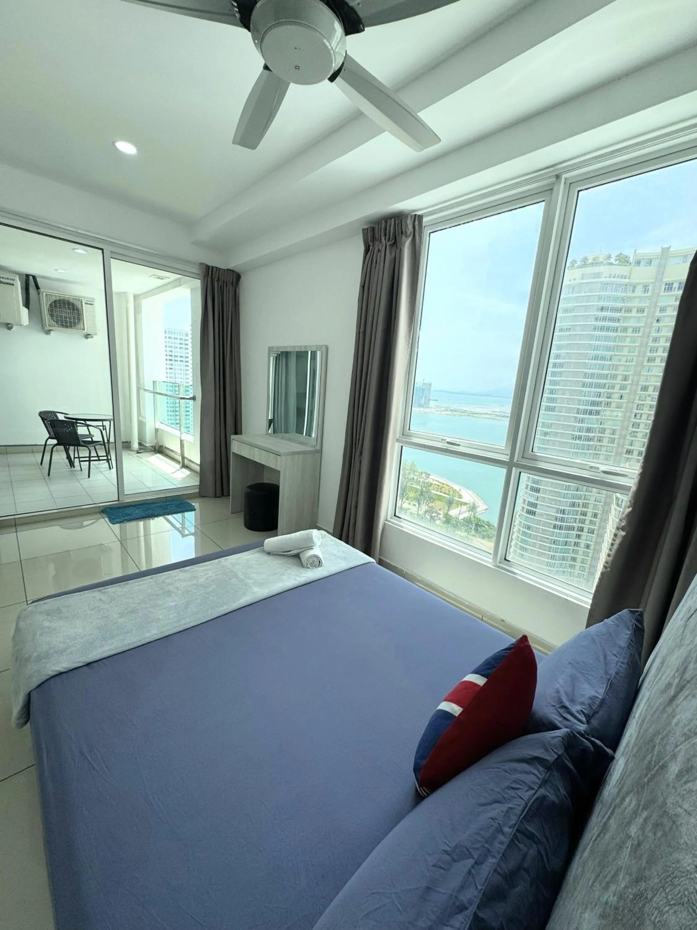 Bedroom, Bed in Mansion One by Sky Hive