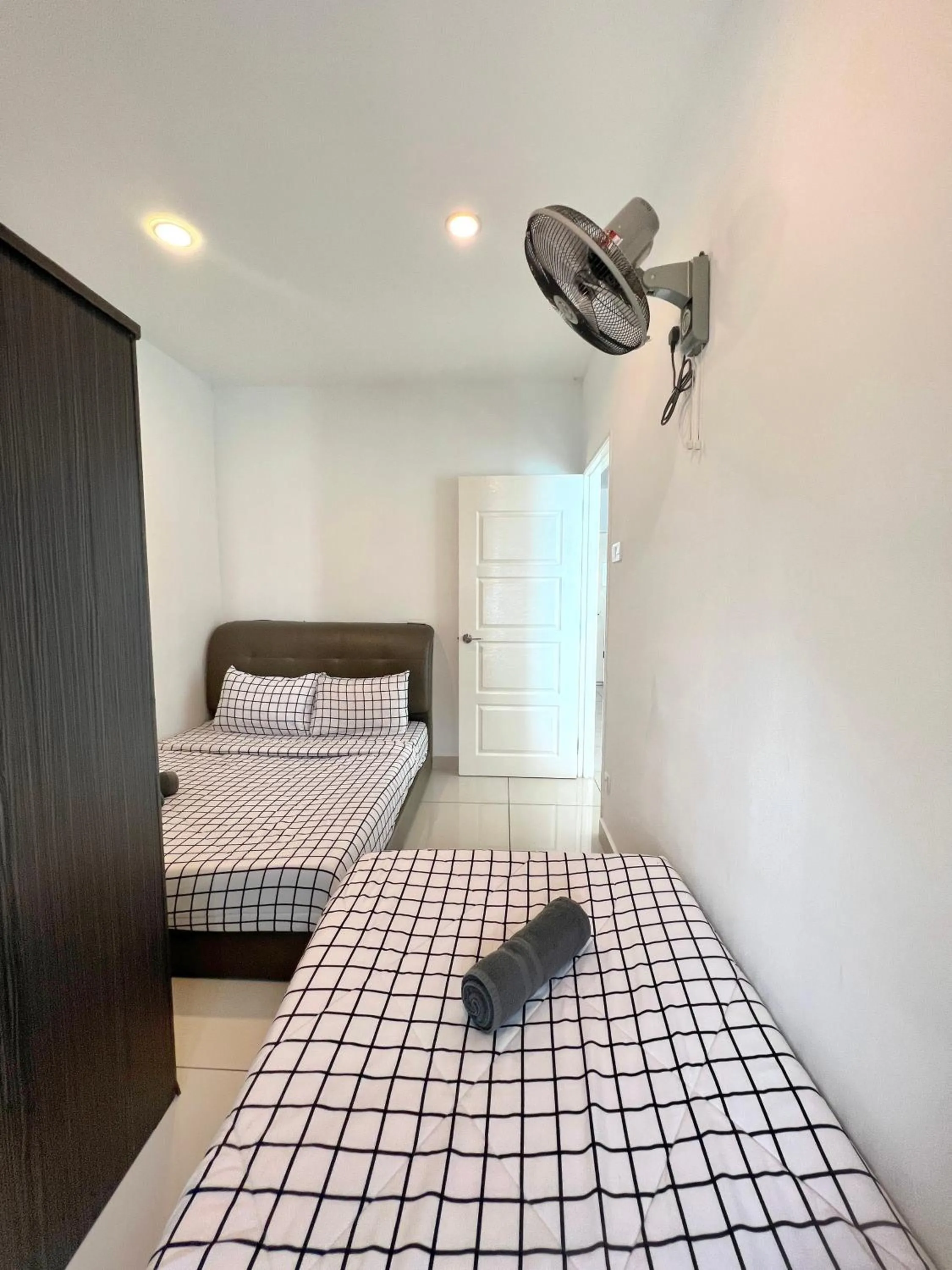 Bedroom, Bed in Mansion One by Sky Hive