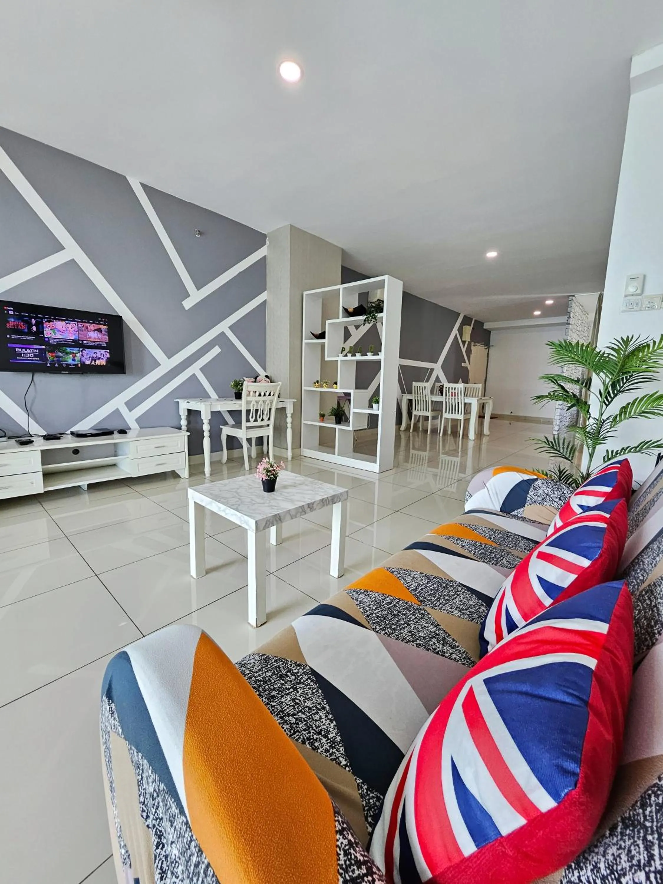 Living room in Mansion One by Sky Hive