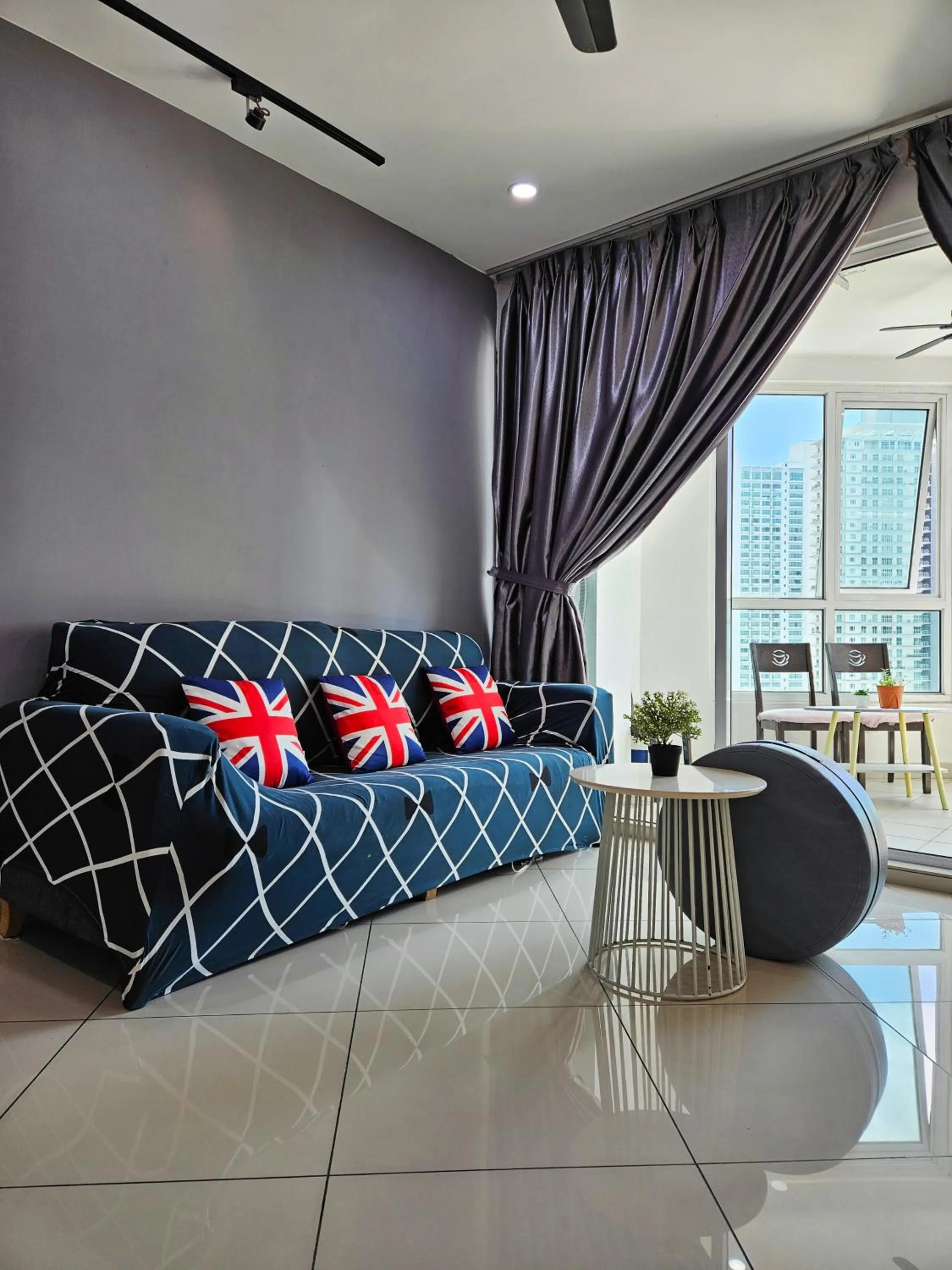 Living room in Mansion One by Sky Hive