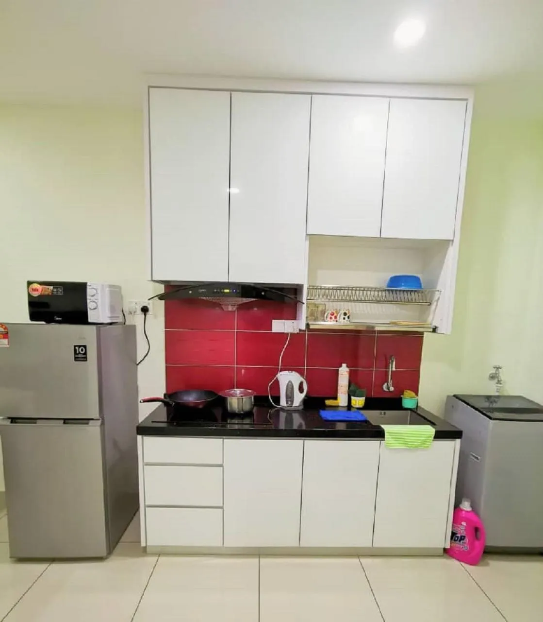 Kitchen or kitchenette in Mansion One by Sky Hive