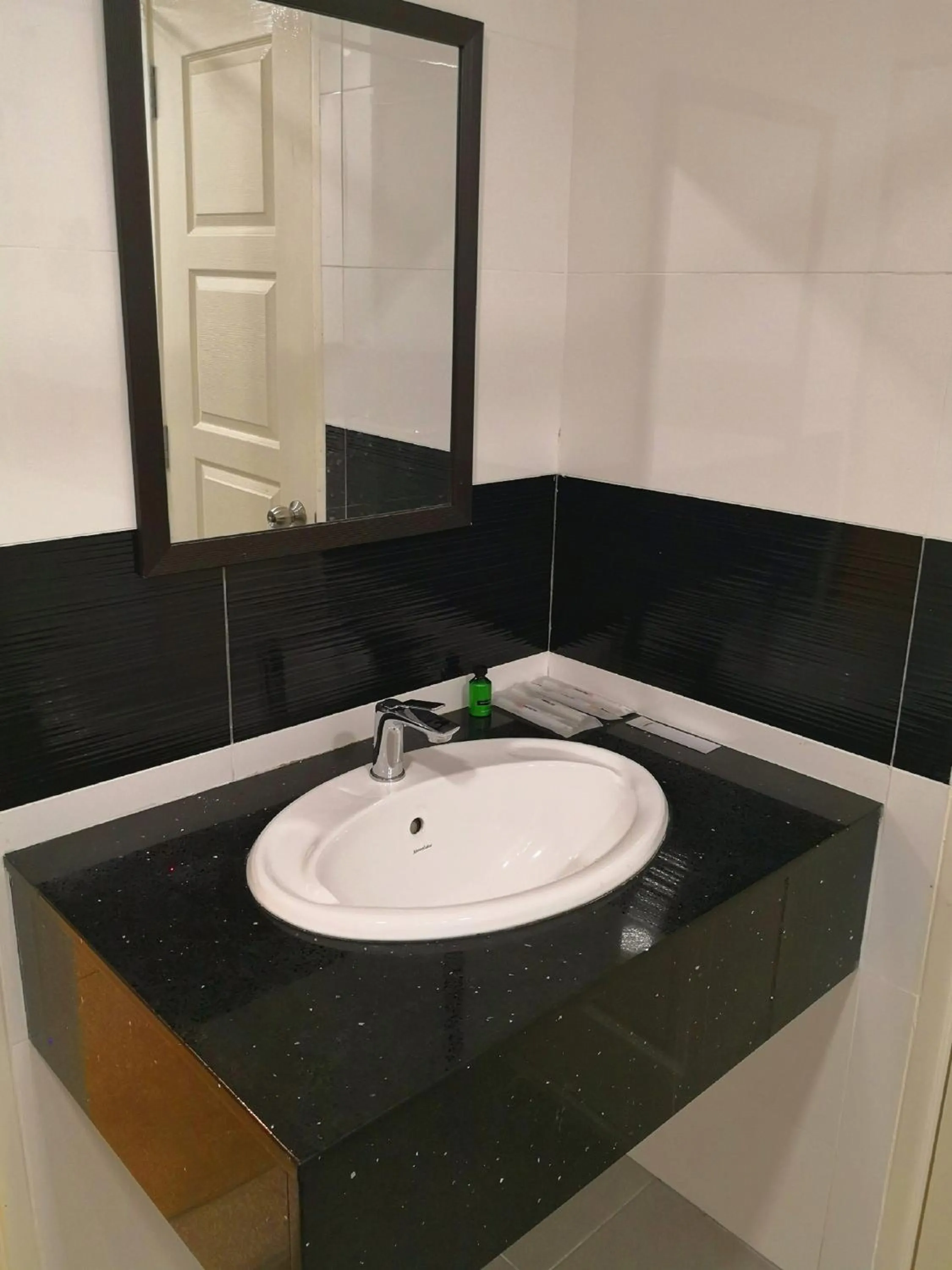 Bathroom in Mansion One by Sky Hive