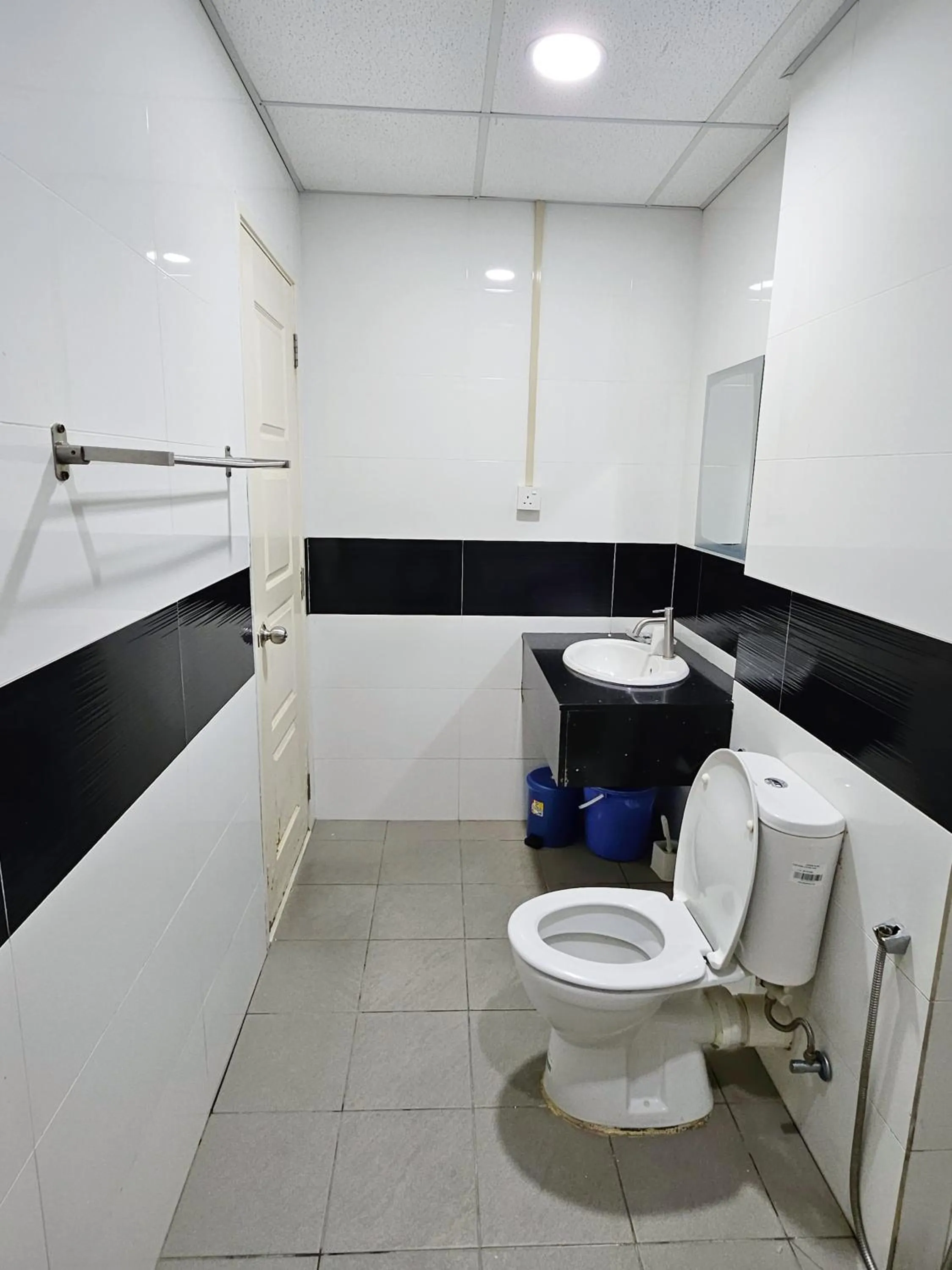 Bathroom in Mansion One by Sky Hive