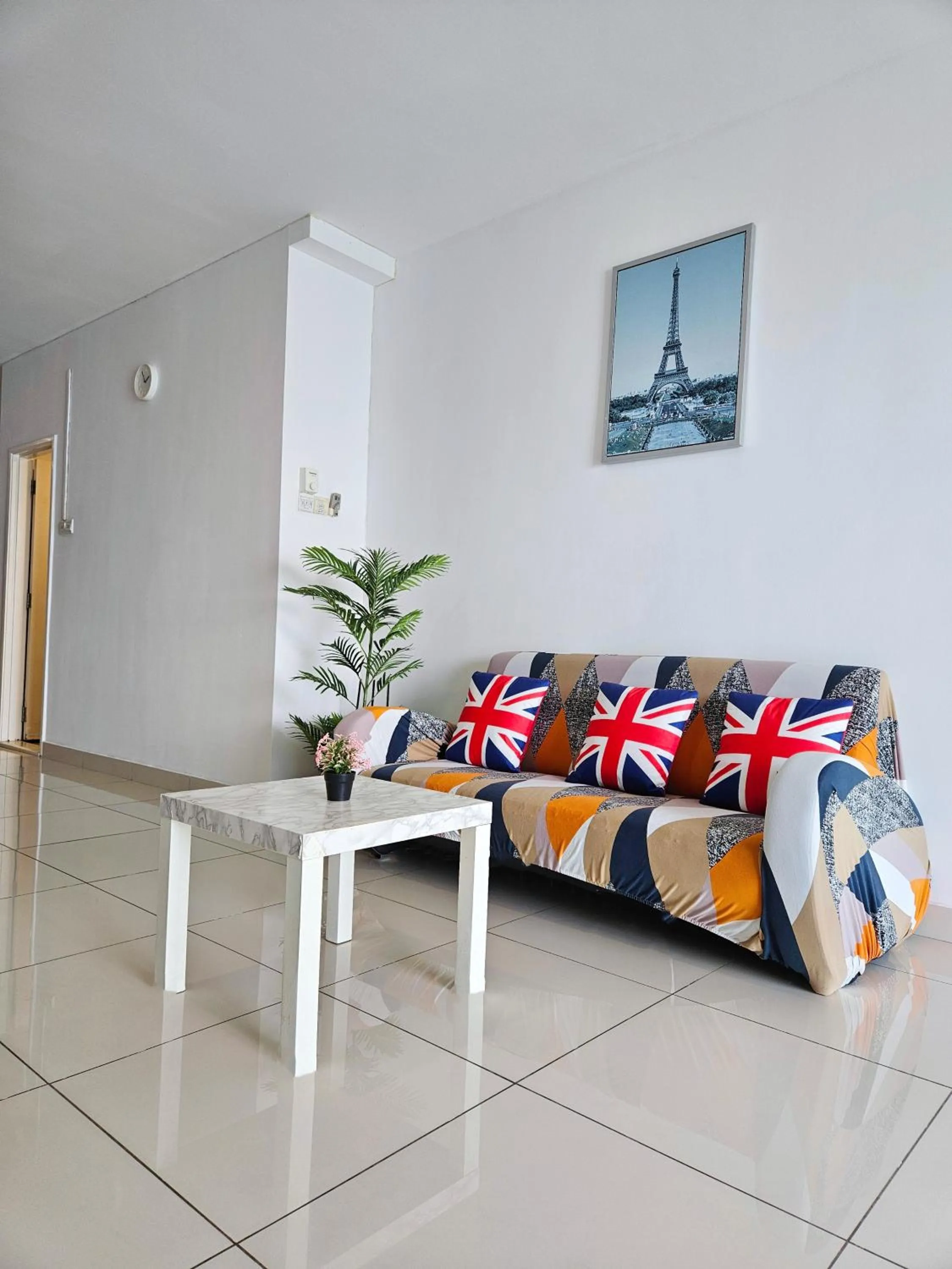 Living room in Mansion One by Sky Hive