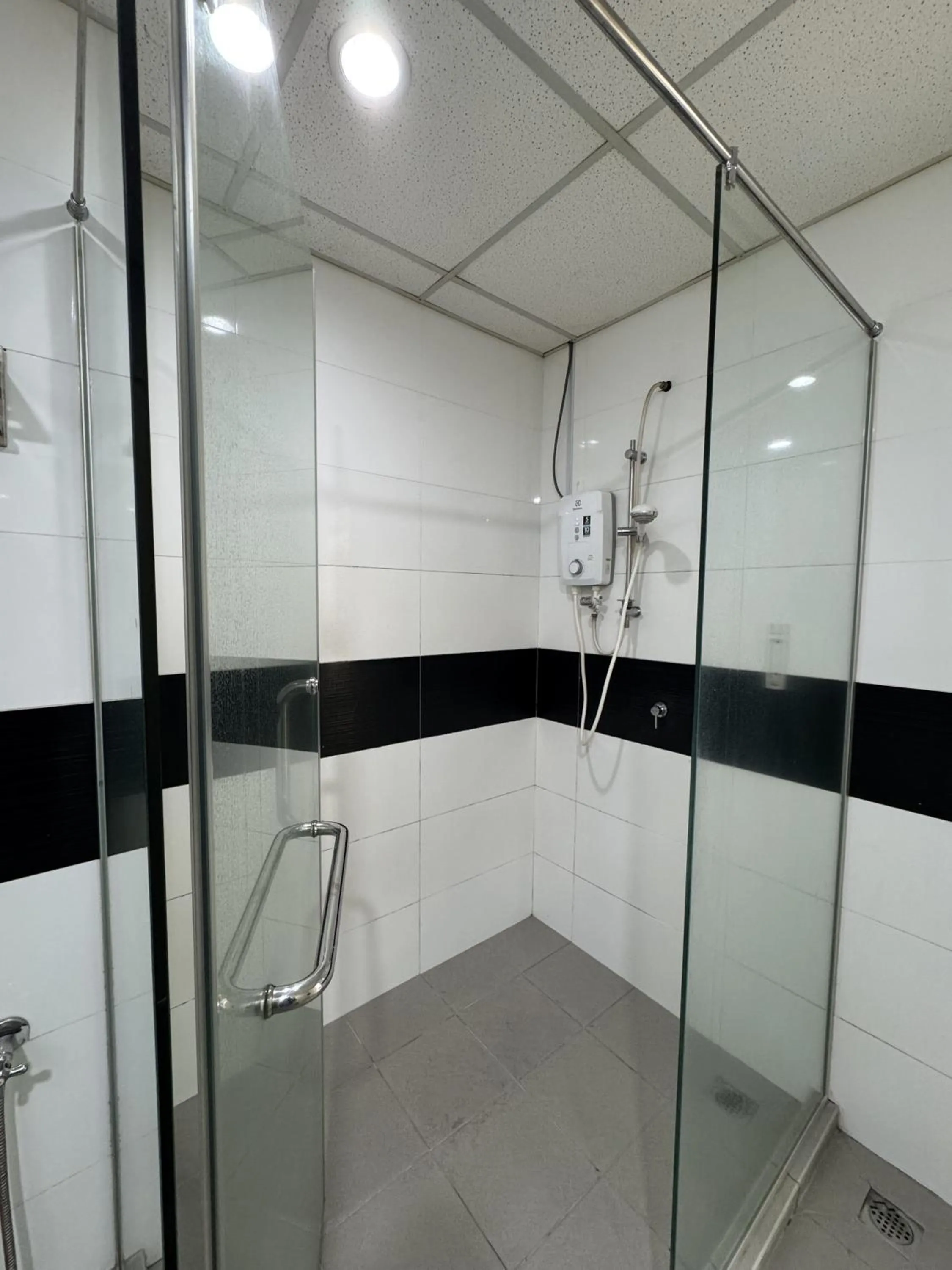 Shower in Mansion One by Sky Hive