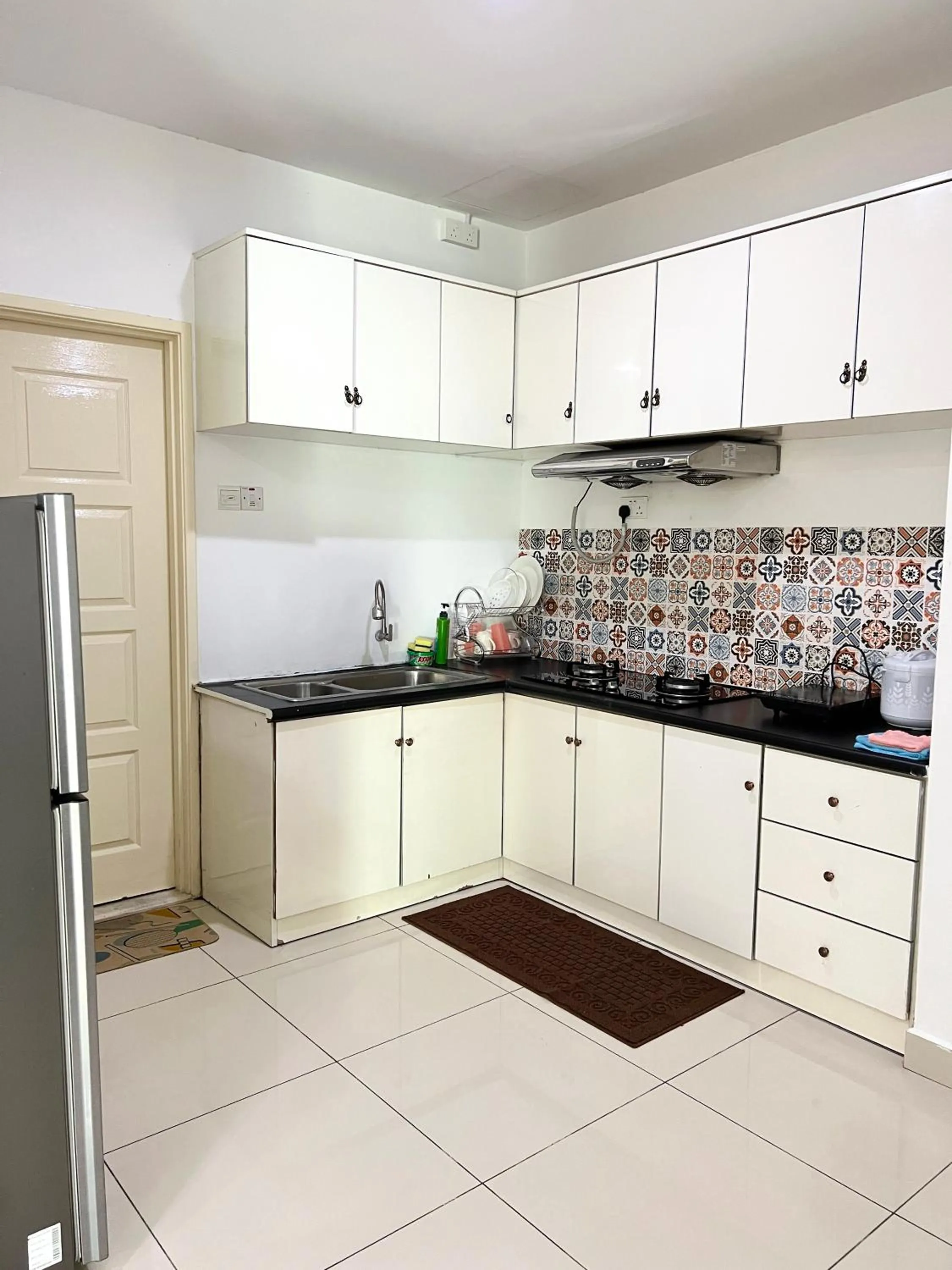 Kitchen or kitchenette in Mansion One by Sky Hive