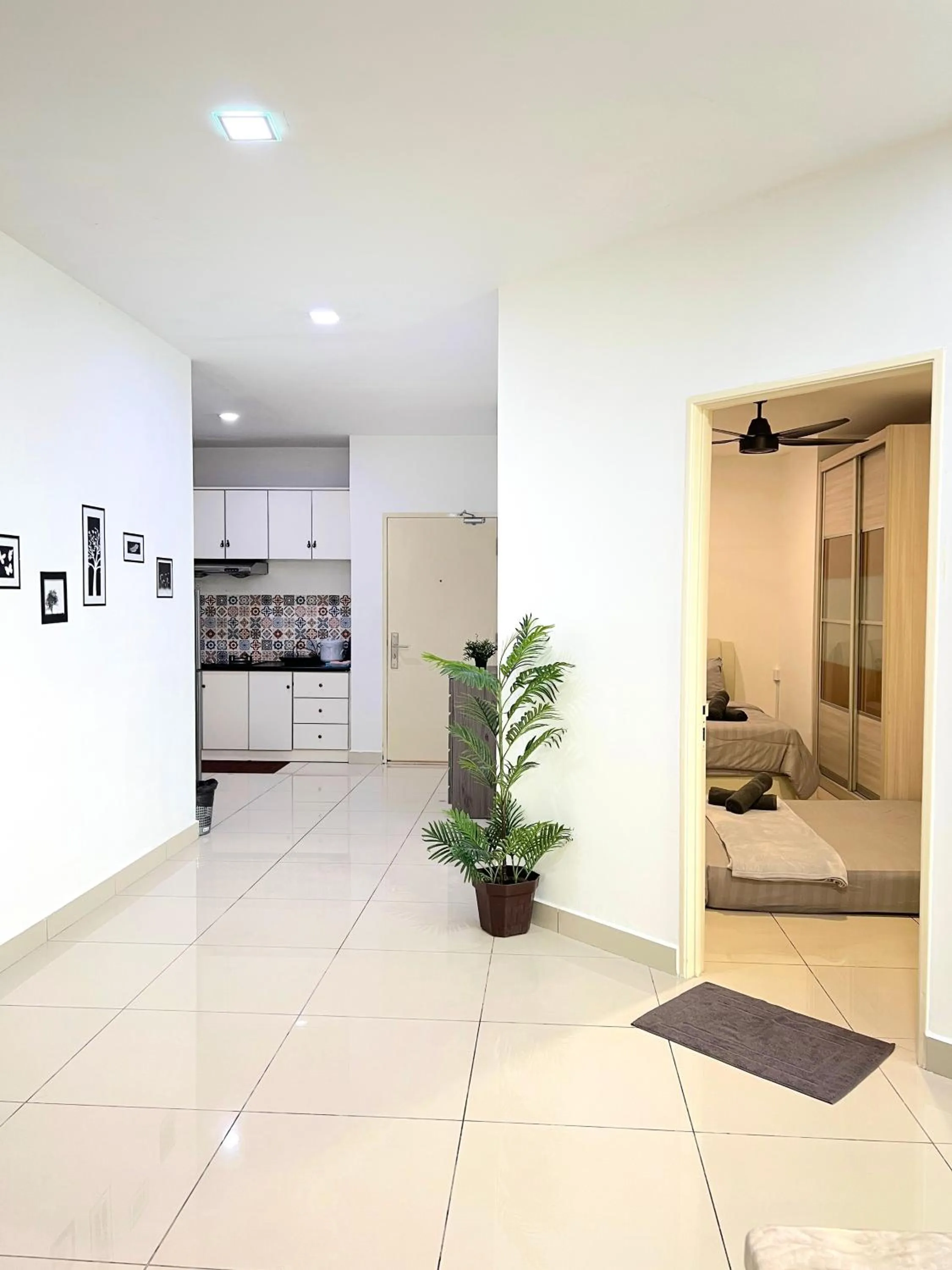 Photo of the whole room, Bed in Mansion One by Sky Hive