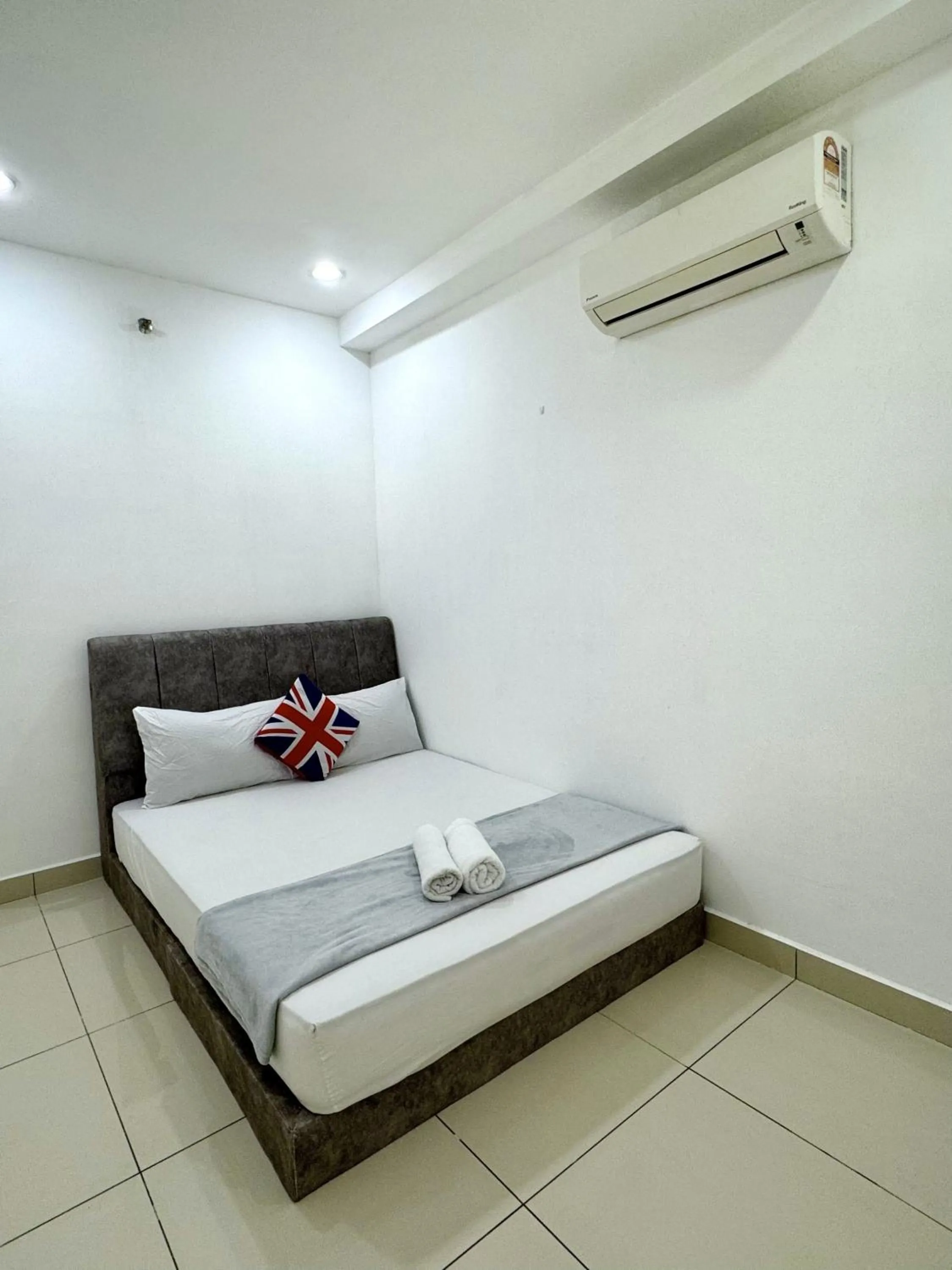 Bedroom, Bed in Mansion One by Sky Hive