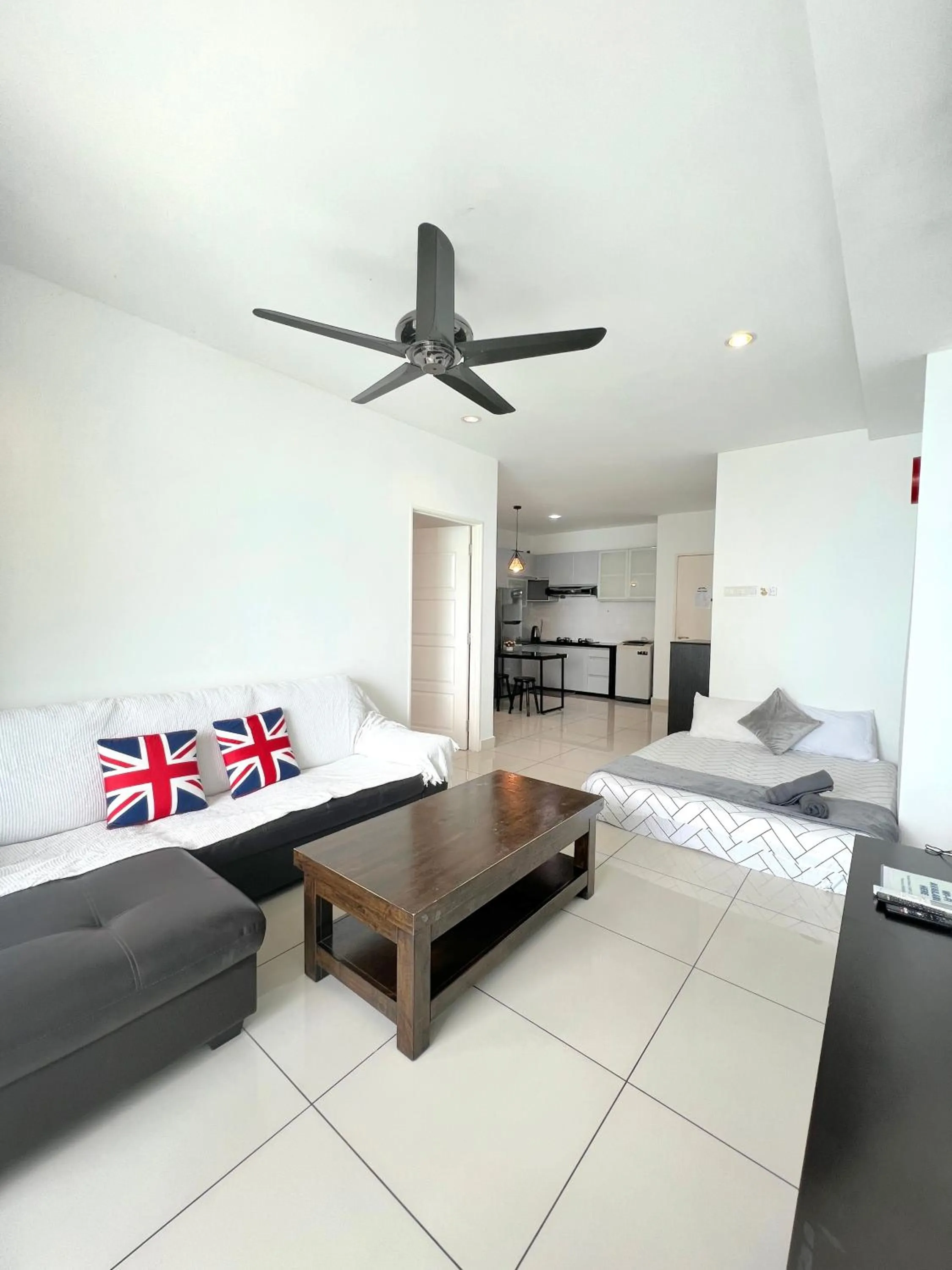 Living room, Bed in Mansion One by Sky Hive