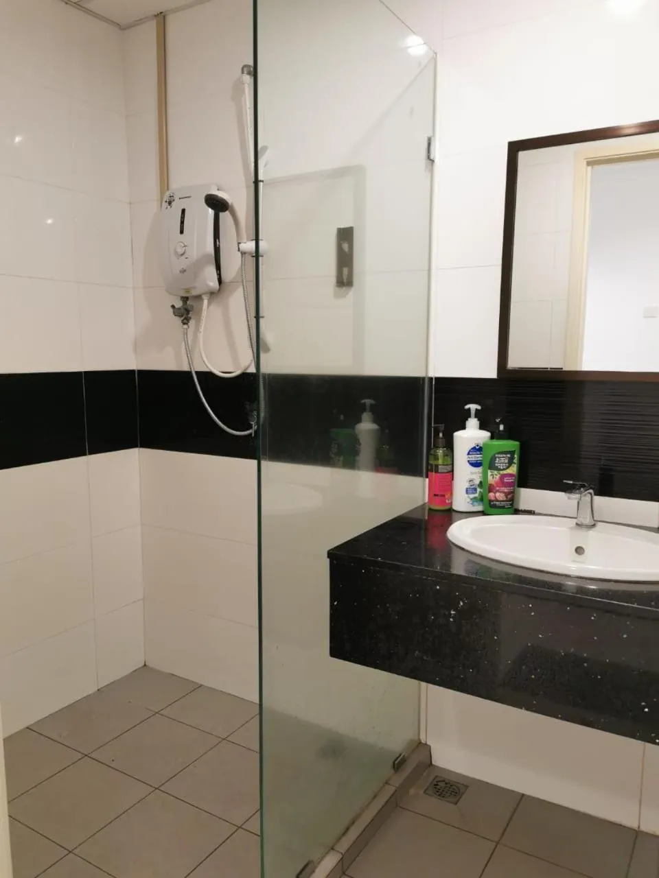 Bathroom in Mansion One by Sky Hive