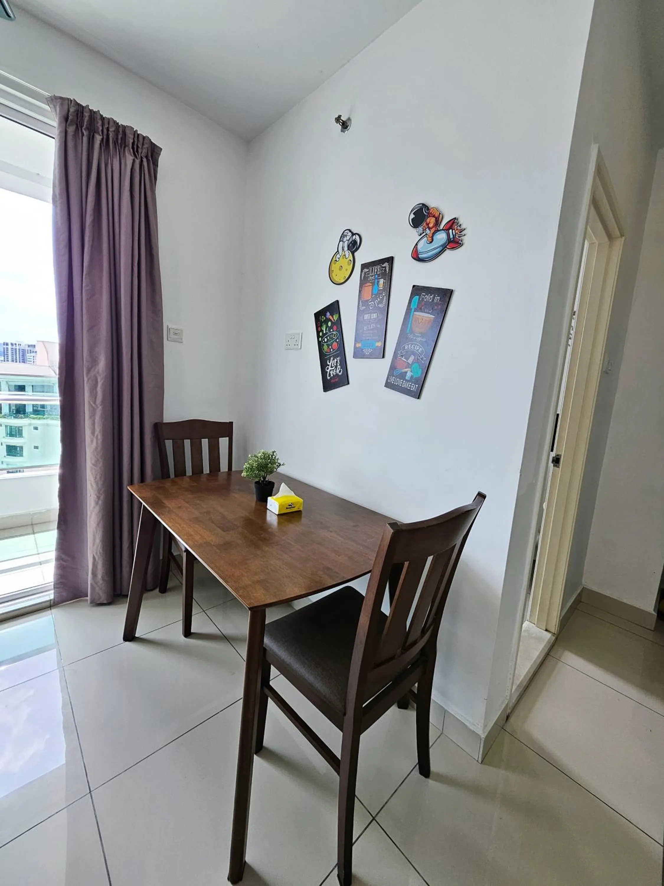 Dining area in Mansion One by Sky Hive