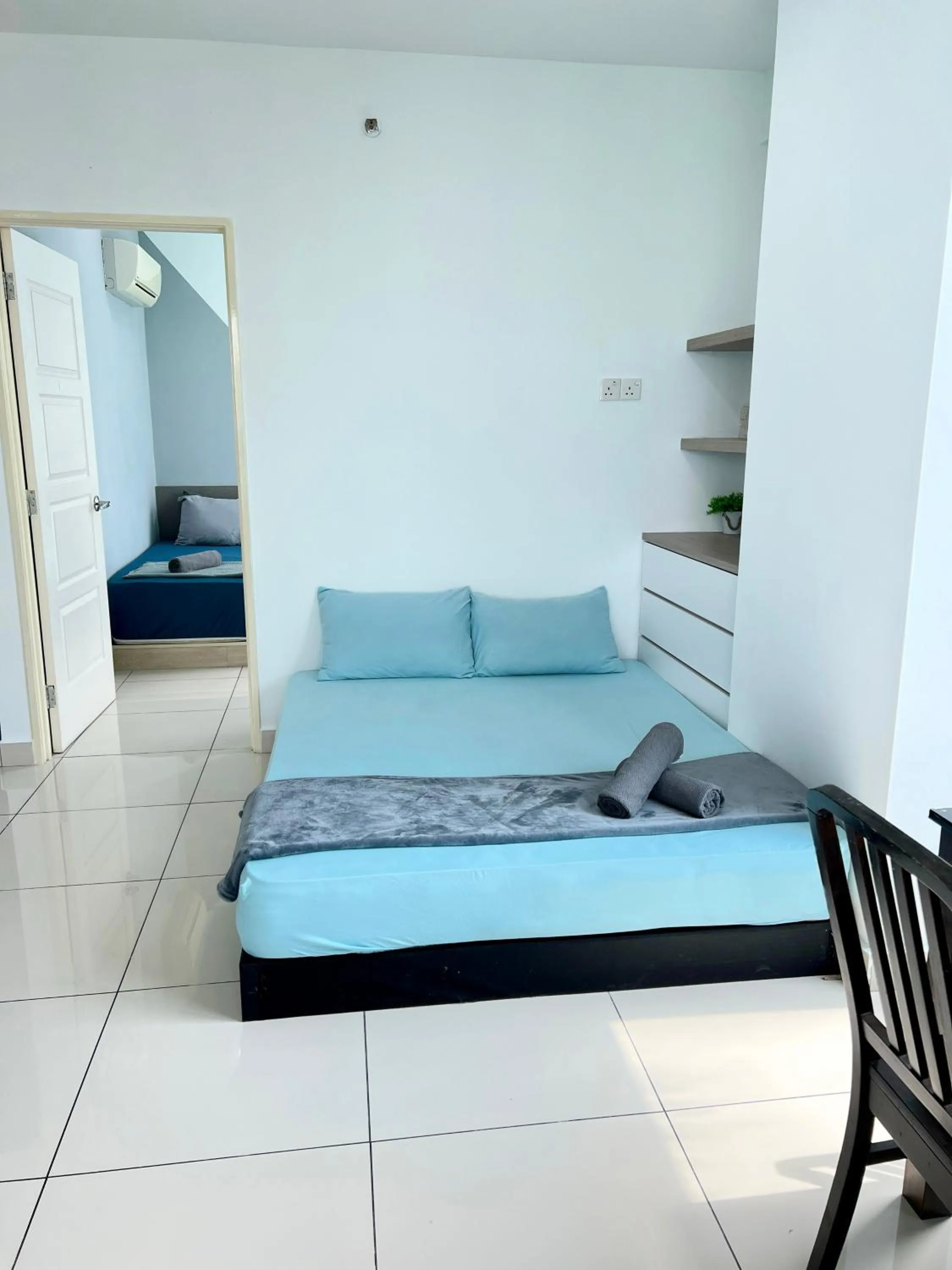 Bedroom, Bed in Mansion One by Sky Hive