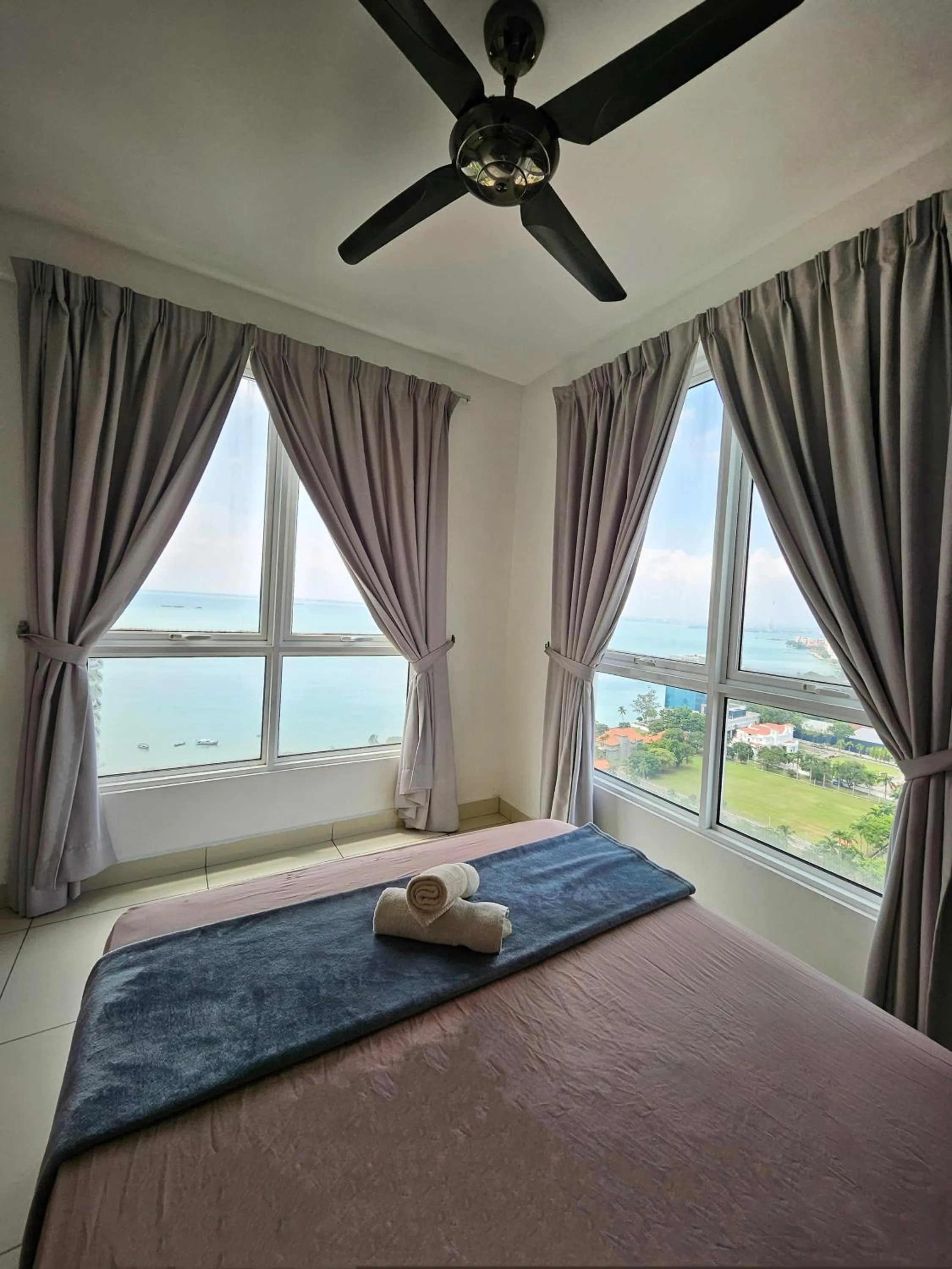 Bedroom, Bed in Mansion One by Sky Hive