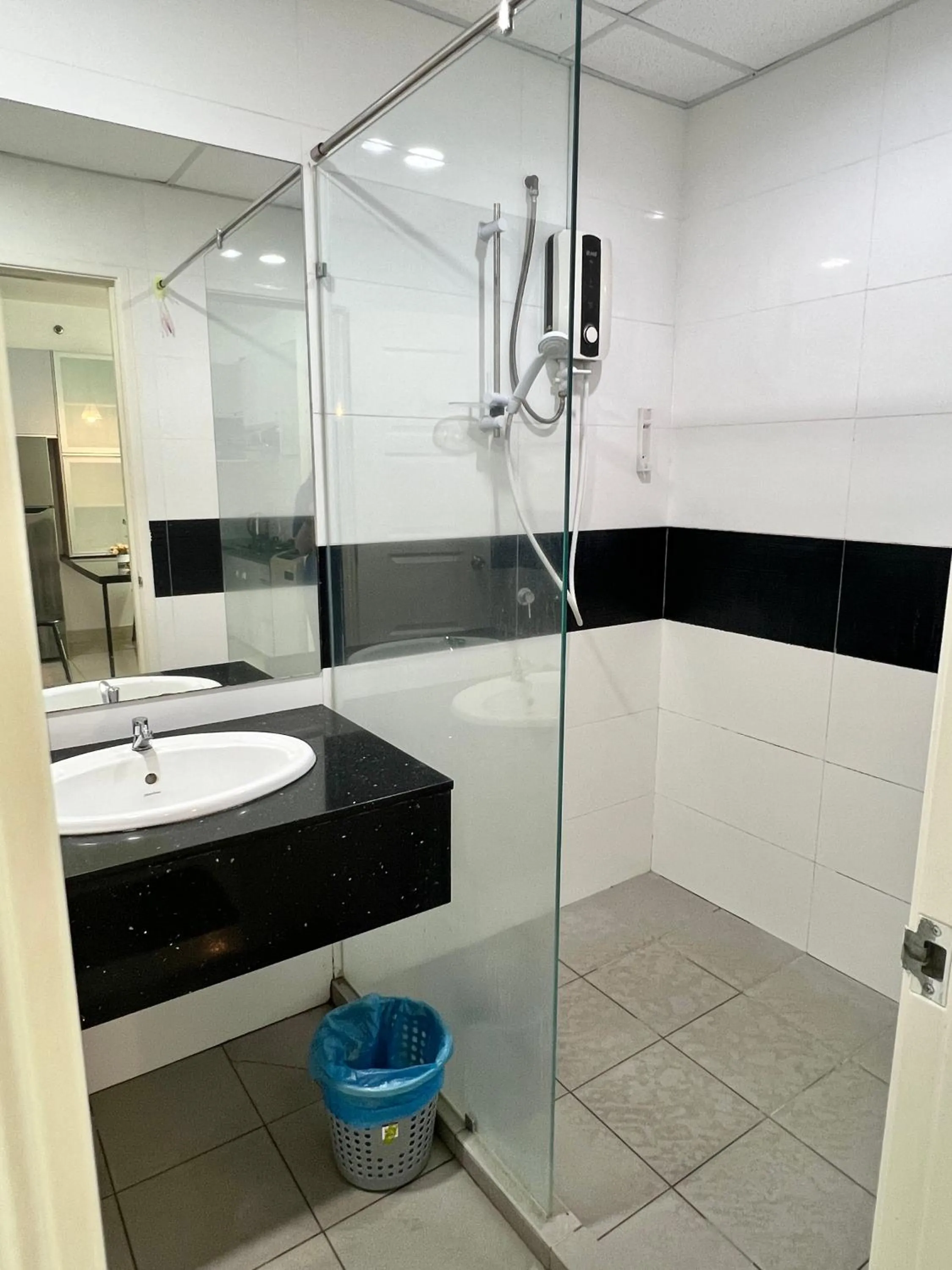 Bathroom in Mansion One by Sky Hive