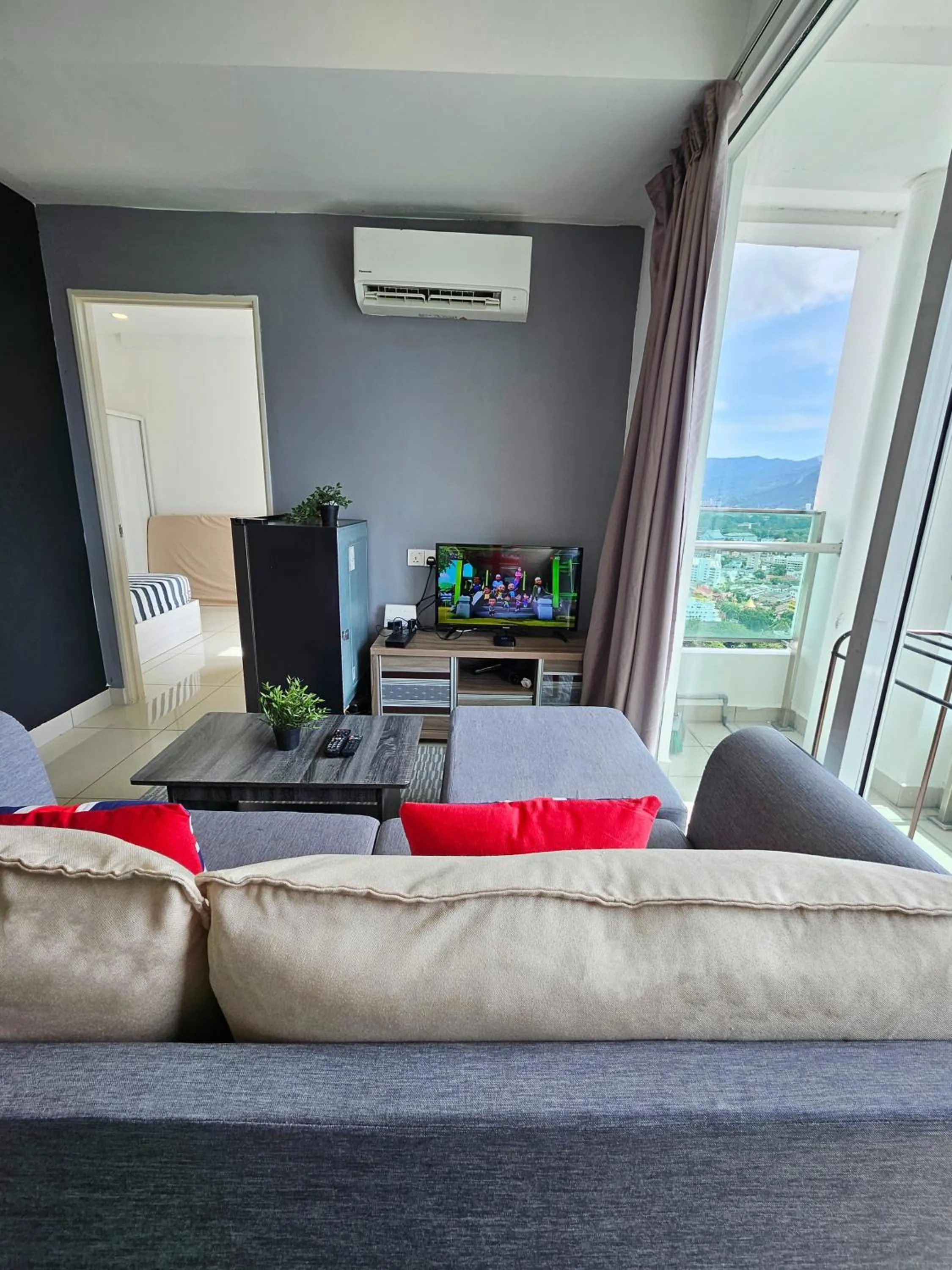 Living room in Mansion One by Sky Hive