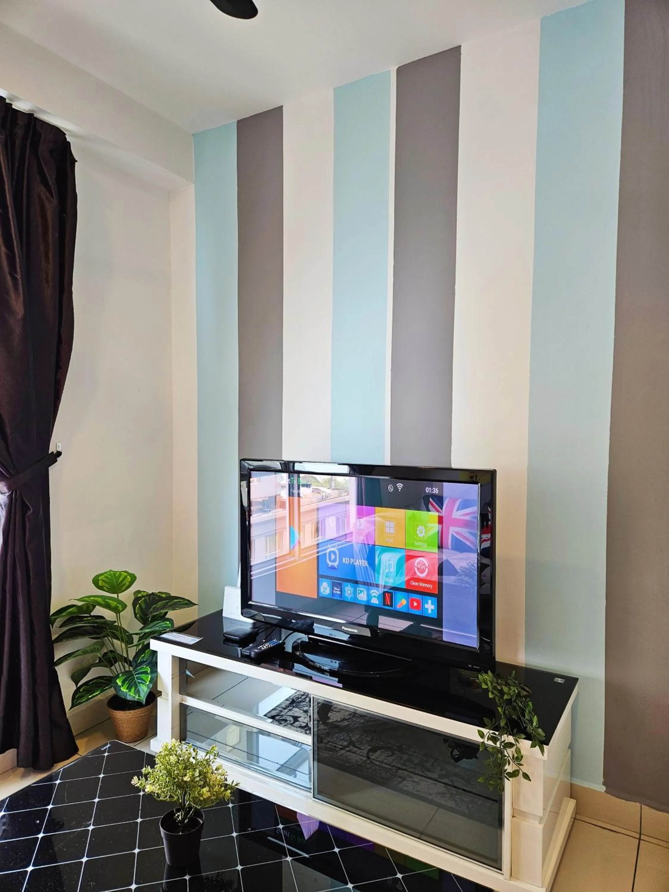 TV and multimedia in Mansion One by Sky Hive