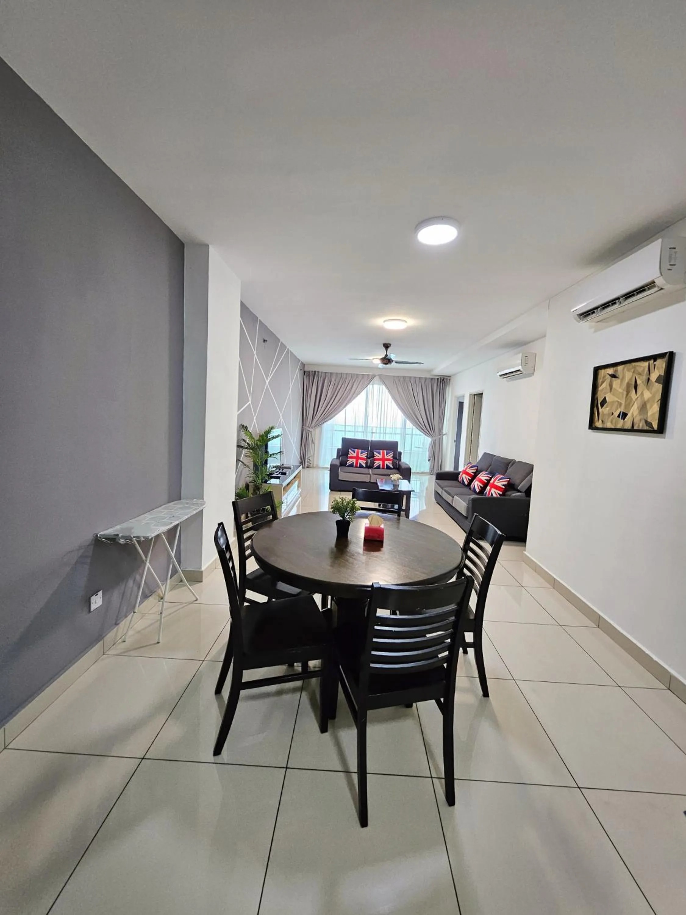 Dining area in Mansion One by Sky Hive