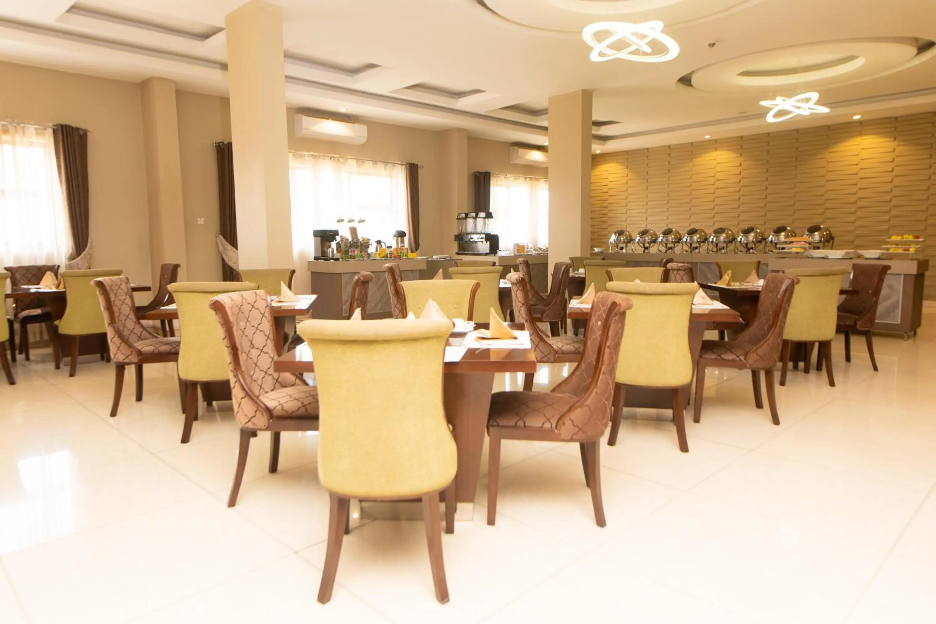 Restaurant/places to eat in Crossroads Hotel Blantyre