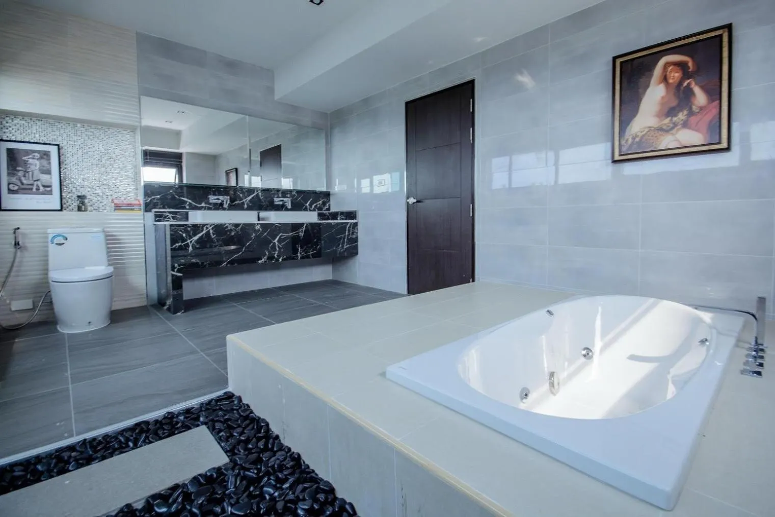 Hot Tub in The Living Hotel SamutPrakan