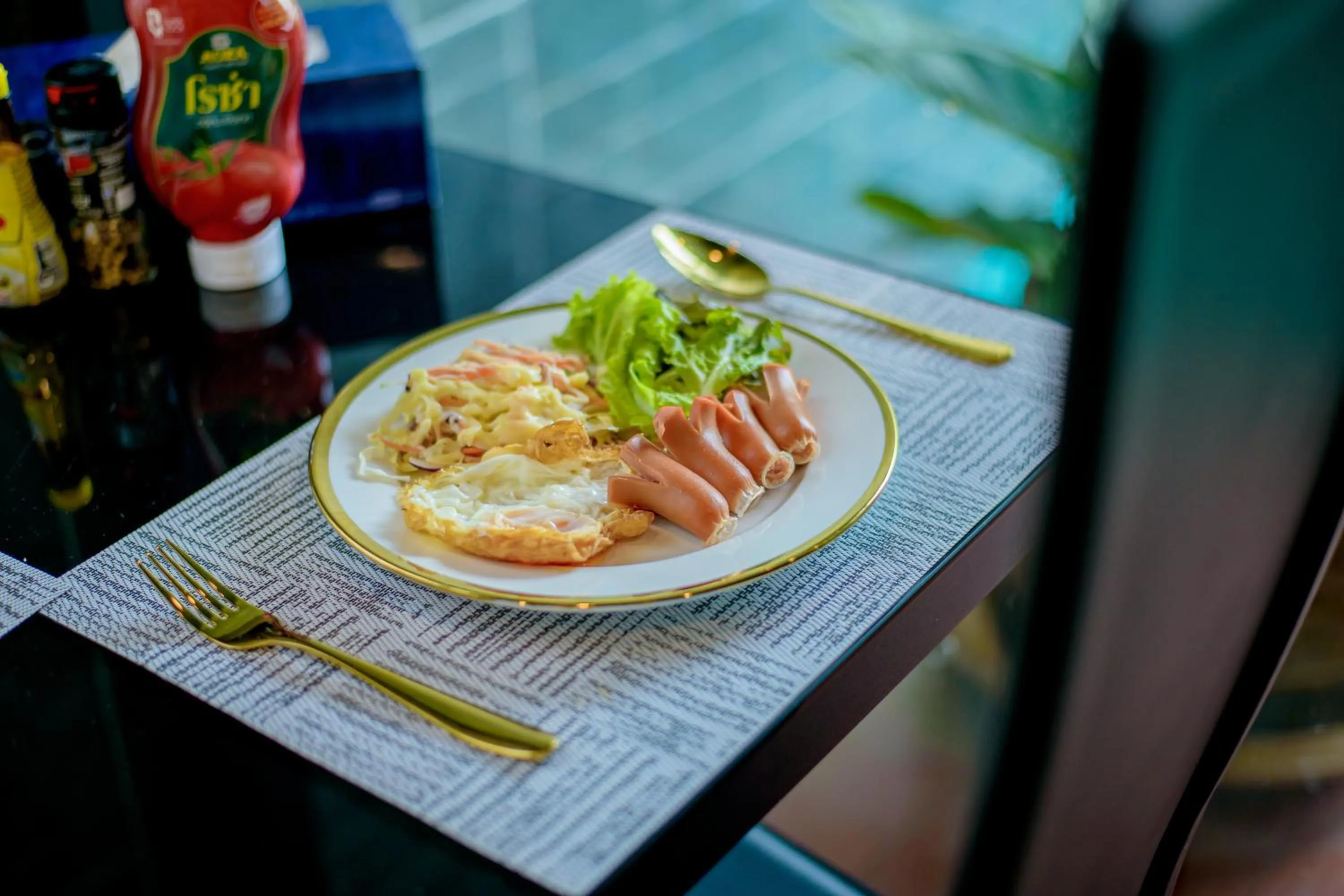 Restaurant/places to eat in The Living Hotel SamutPrakan