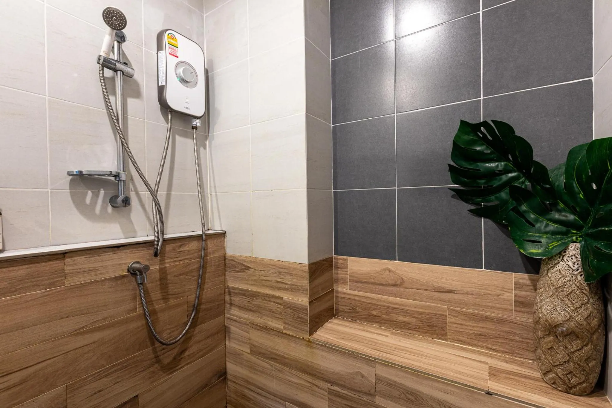 Shower in The Living Hotel SamutPrakan