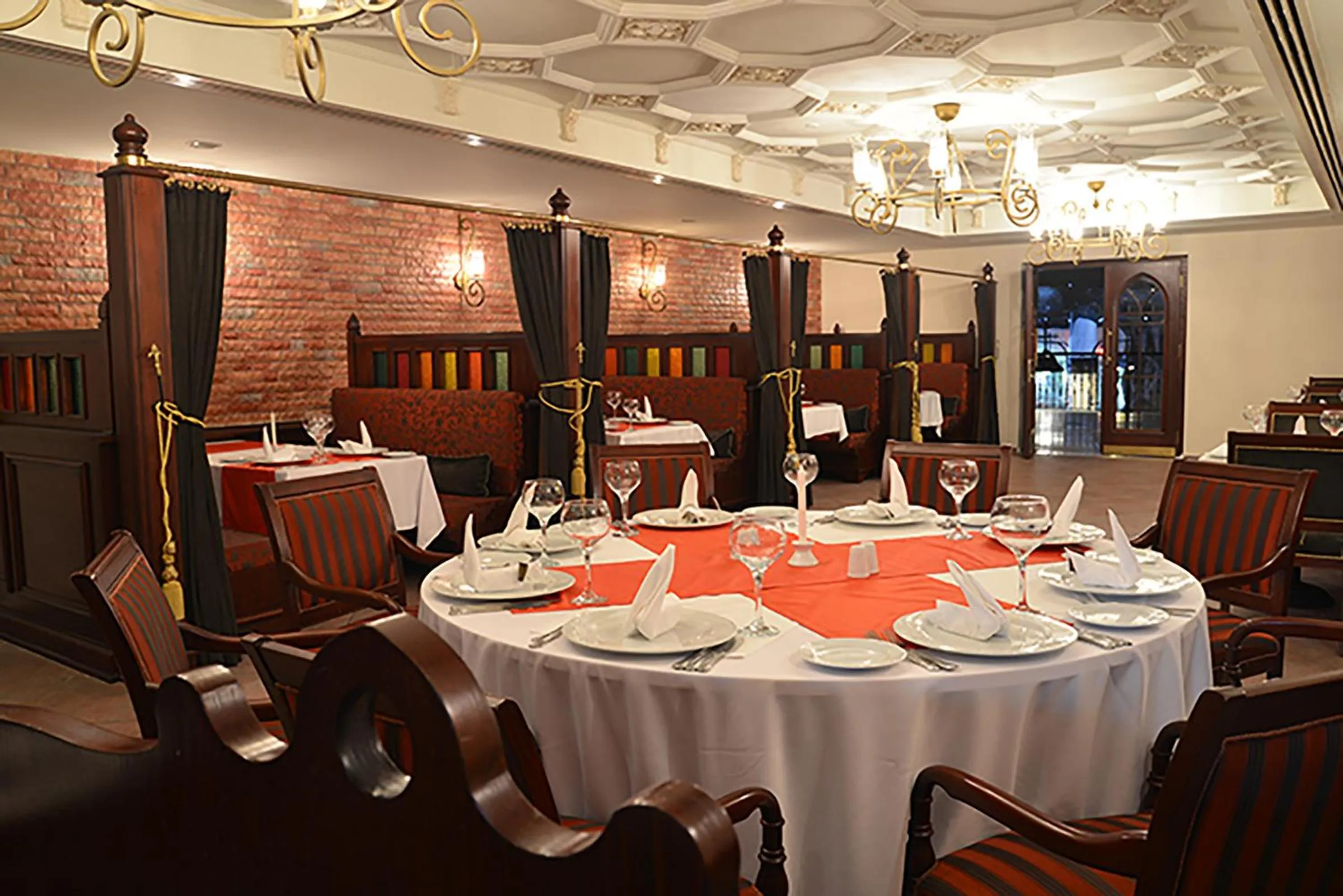 Restaurant/places to eat in Starlight Resort Hotel