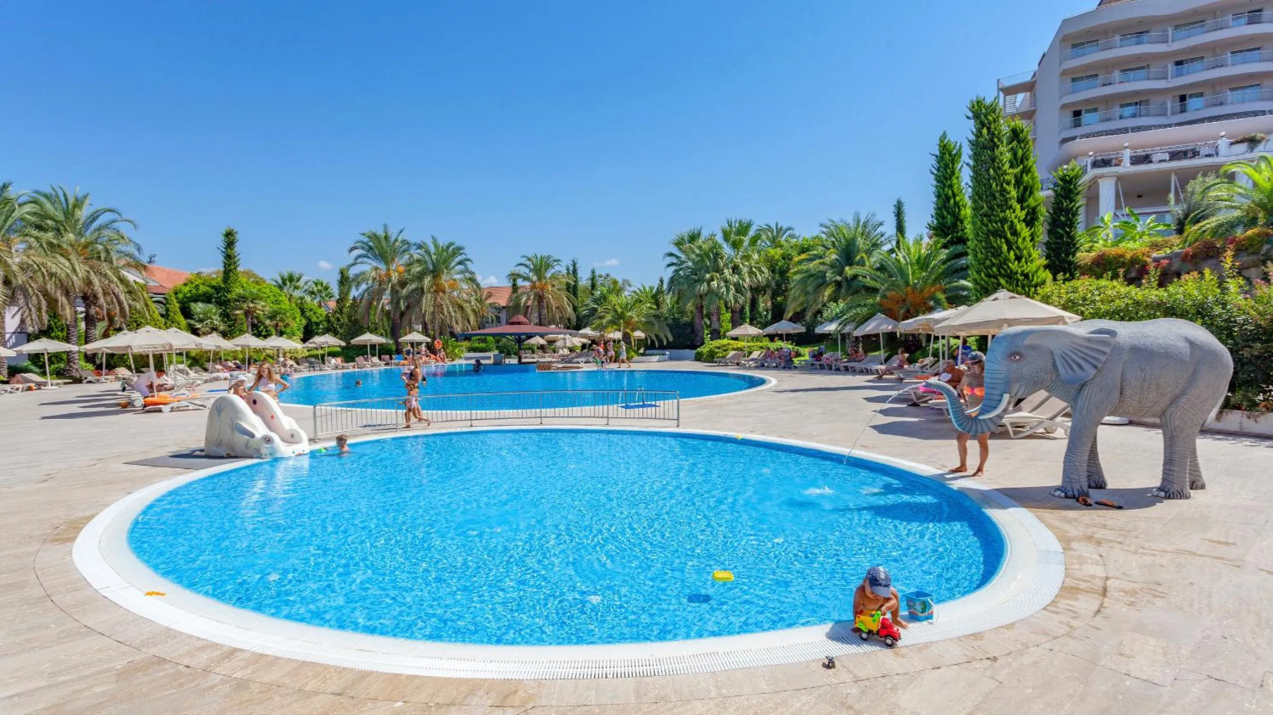 Swimming pool in Starlight Resort Hotel