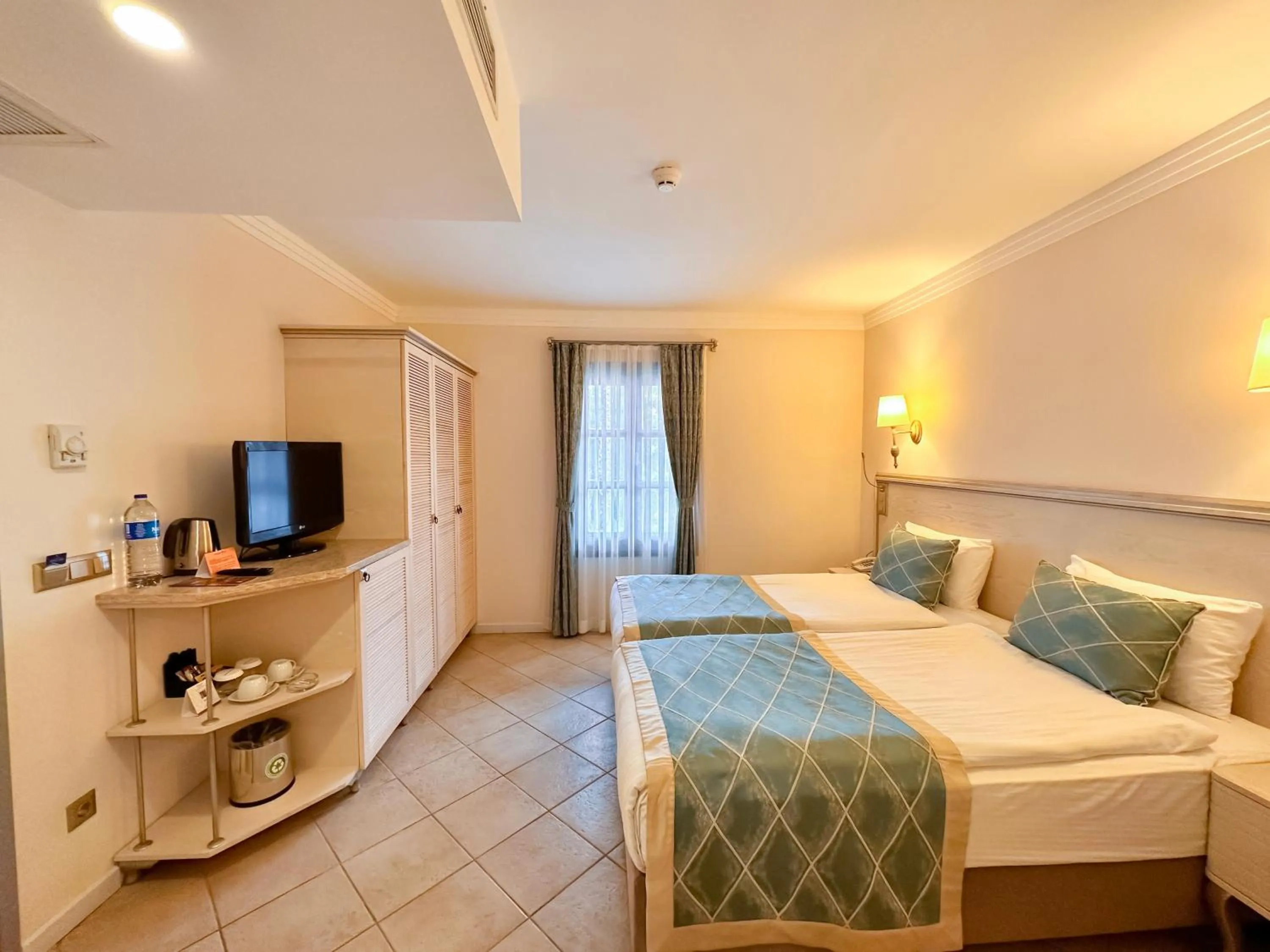 Bedroom, Bed in Starlight Resort Hotel