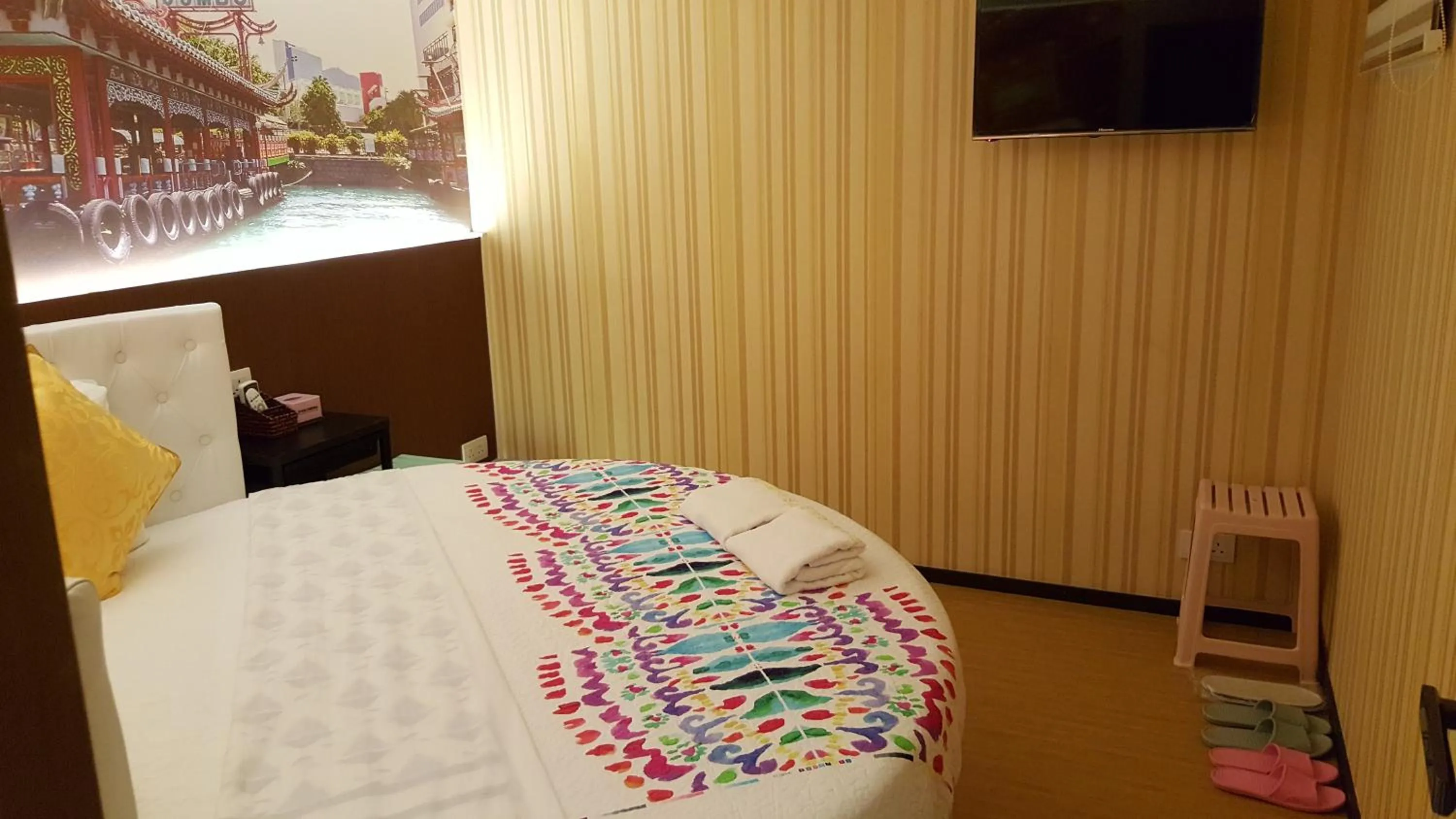 Bedroom, Bed in Whole Sunshine International Guest House