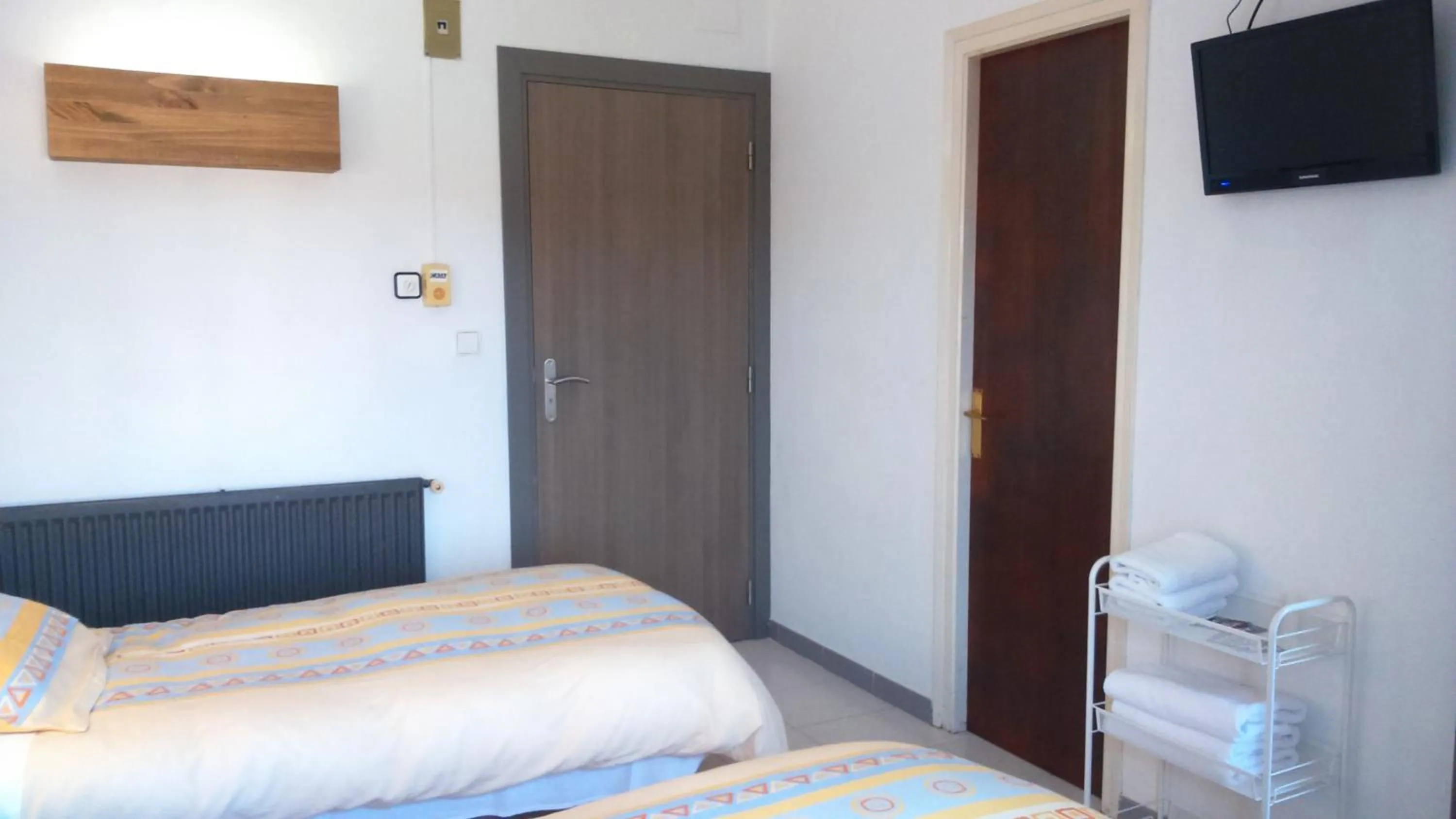 Photo of the whole room, Bed in La Masia