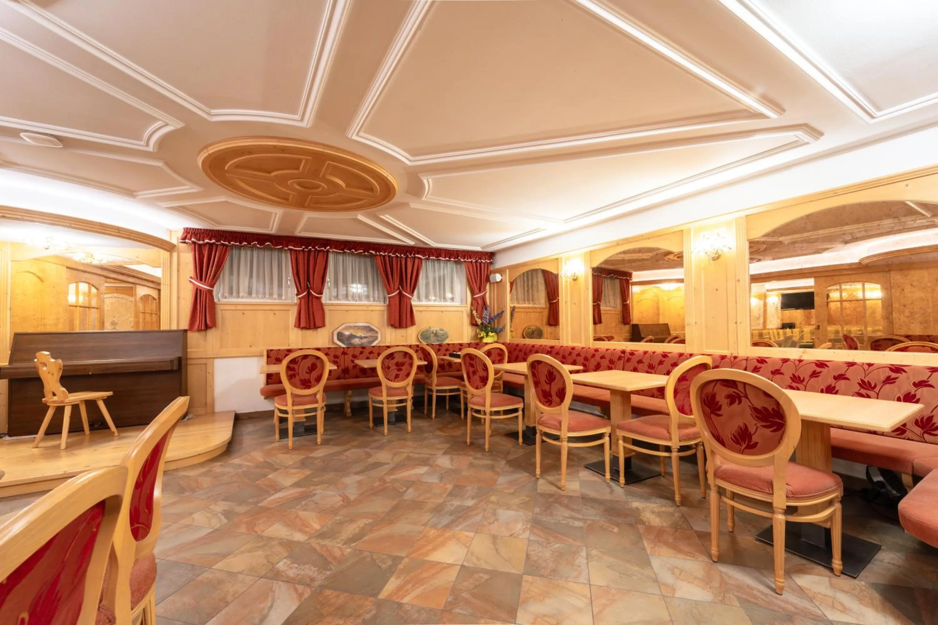 Seating area in Hotel Laurin