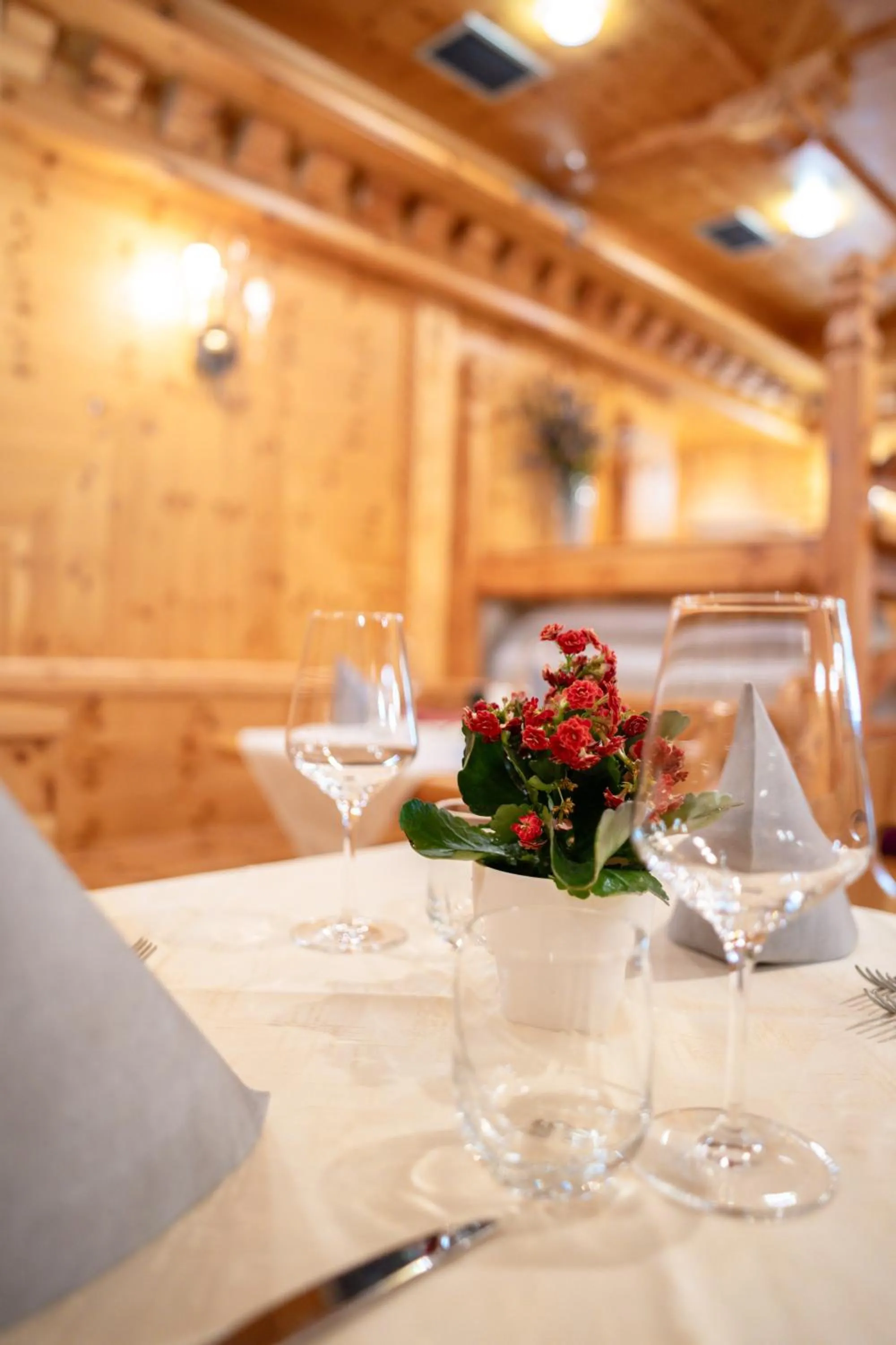 Restaurant/places to eat in Hotel Laurin