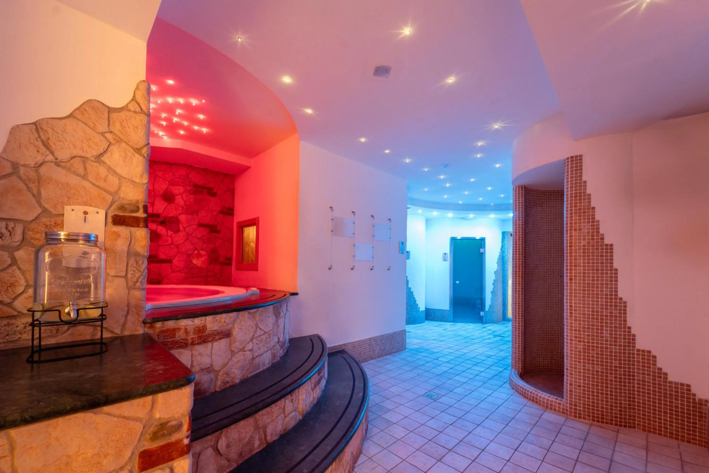Hot Tub in Hotel Laurin