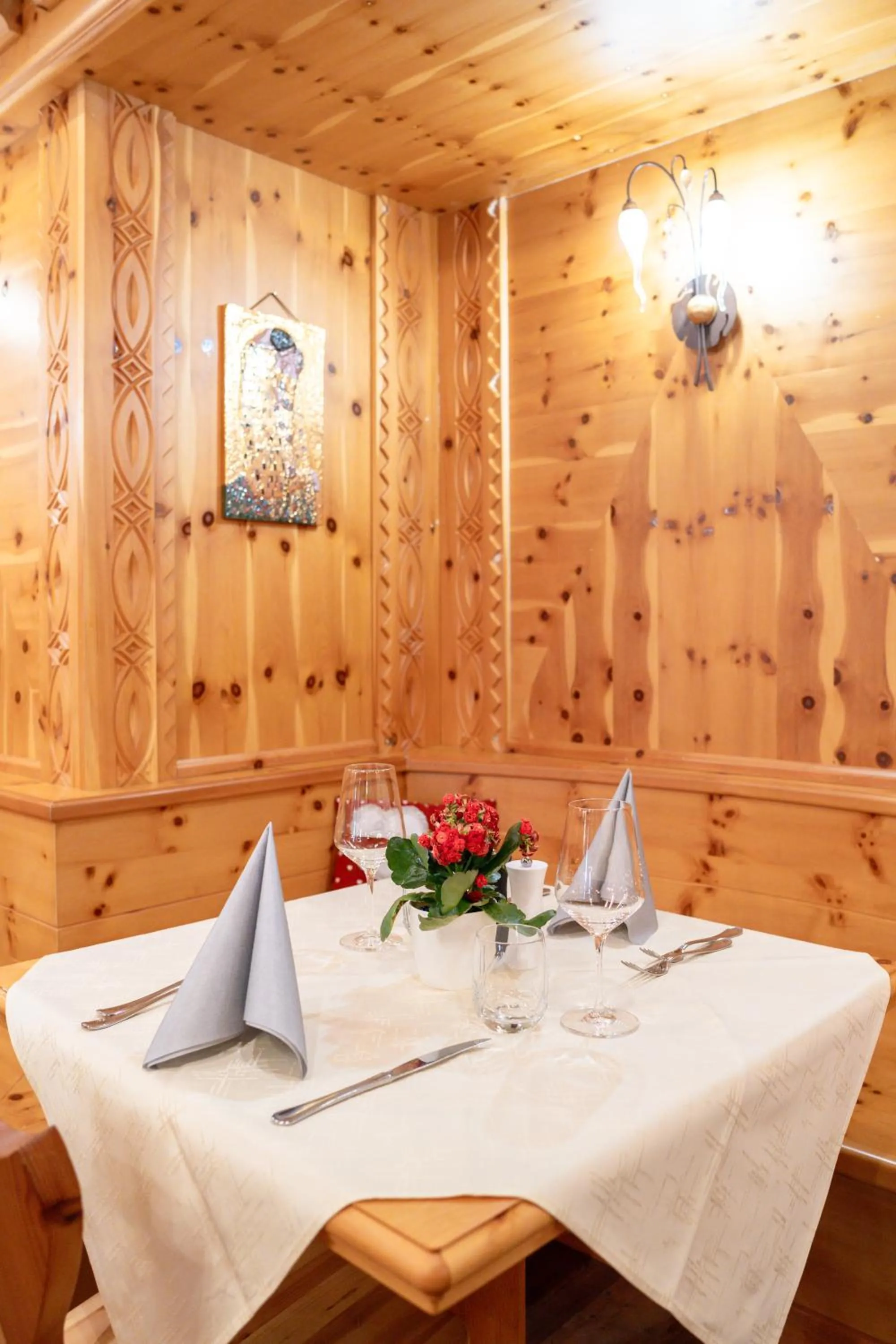 Restaurant/places to eat in Hotel Laurin