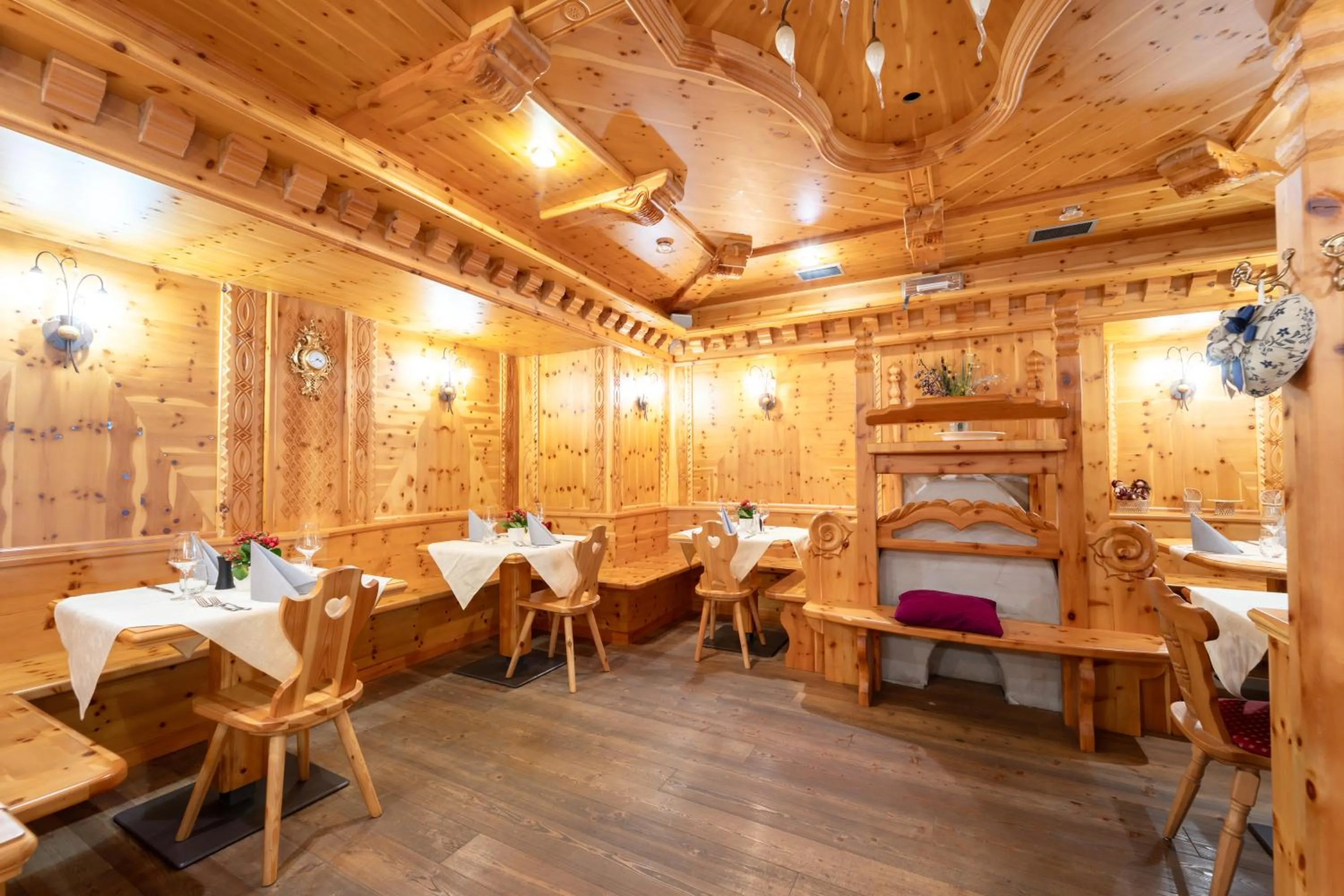 Restaurant/places to eat in Hotel Laurin