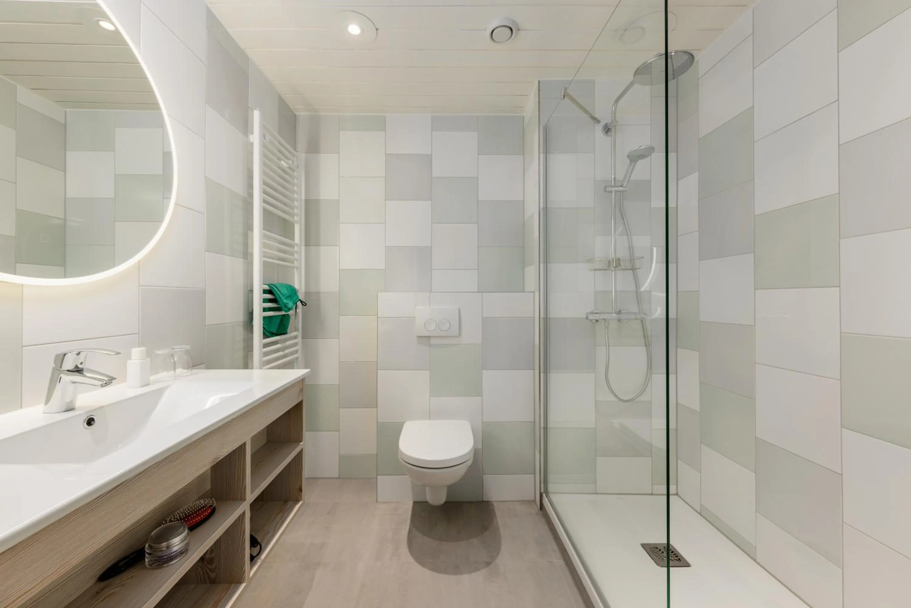 Bathroom in Hotel De Vossemeren by Center Parcs