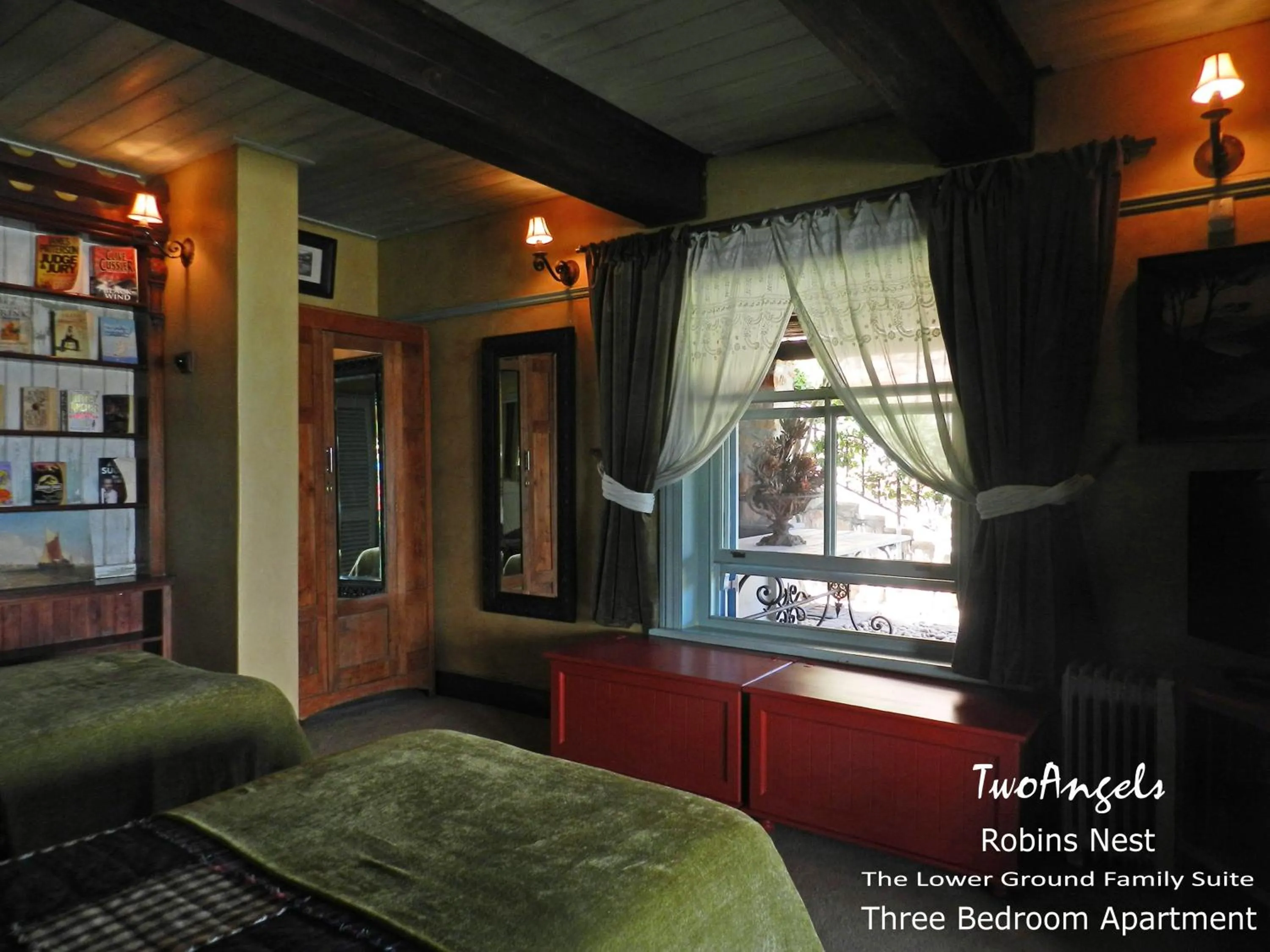 Photo of the whole room in TwoAngels